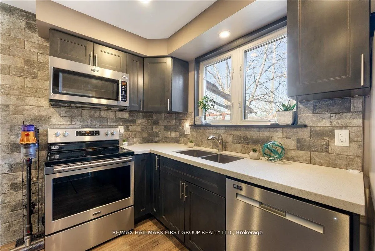 Photo 8 of 398 Dean Avenue, Oshawa, Central — HOMEH