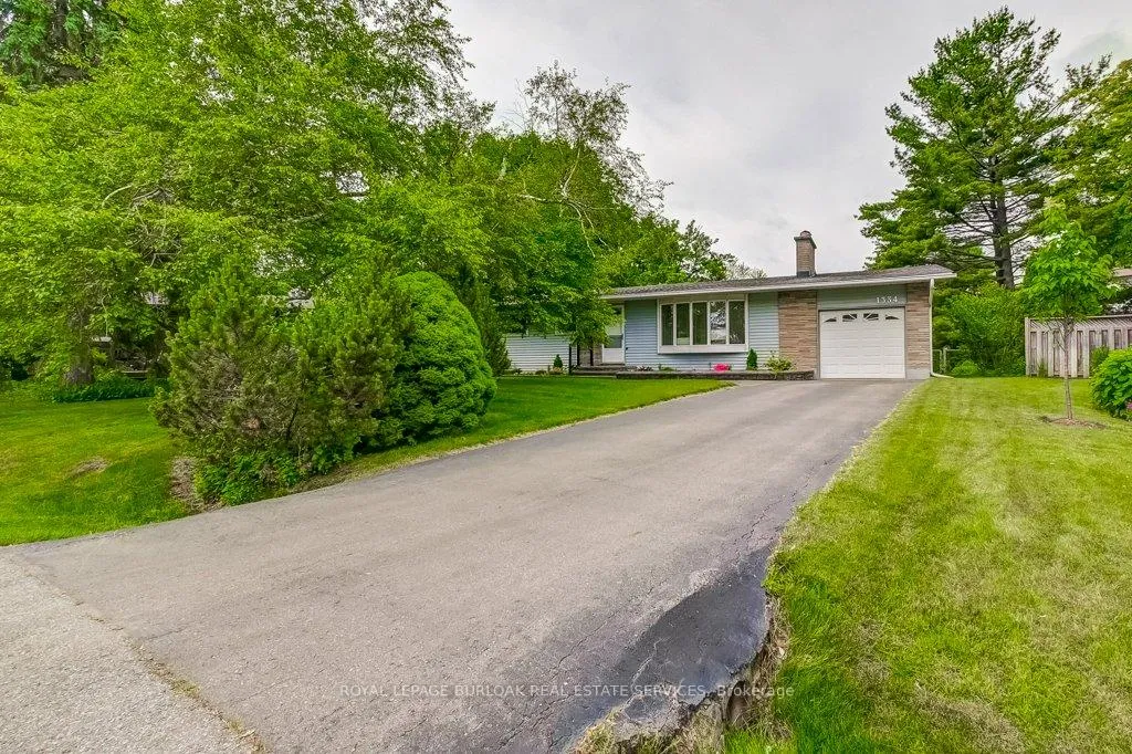 Photo 2 of 1334 Langdale Crescent, Oakville, Falgarwood — HOMEH