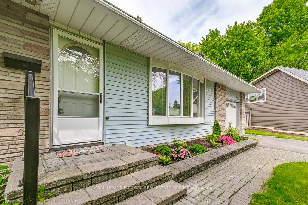 Photo 3 of 1334 Langdale Crescent, Oakville, Falgarwood — HOMEH
