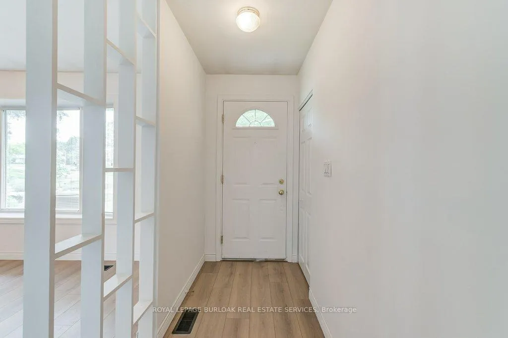 Photo 4 of 1334 Langdale Crescent, Oakville, Falgarwood — HOMEH