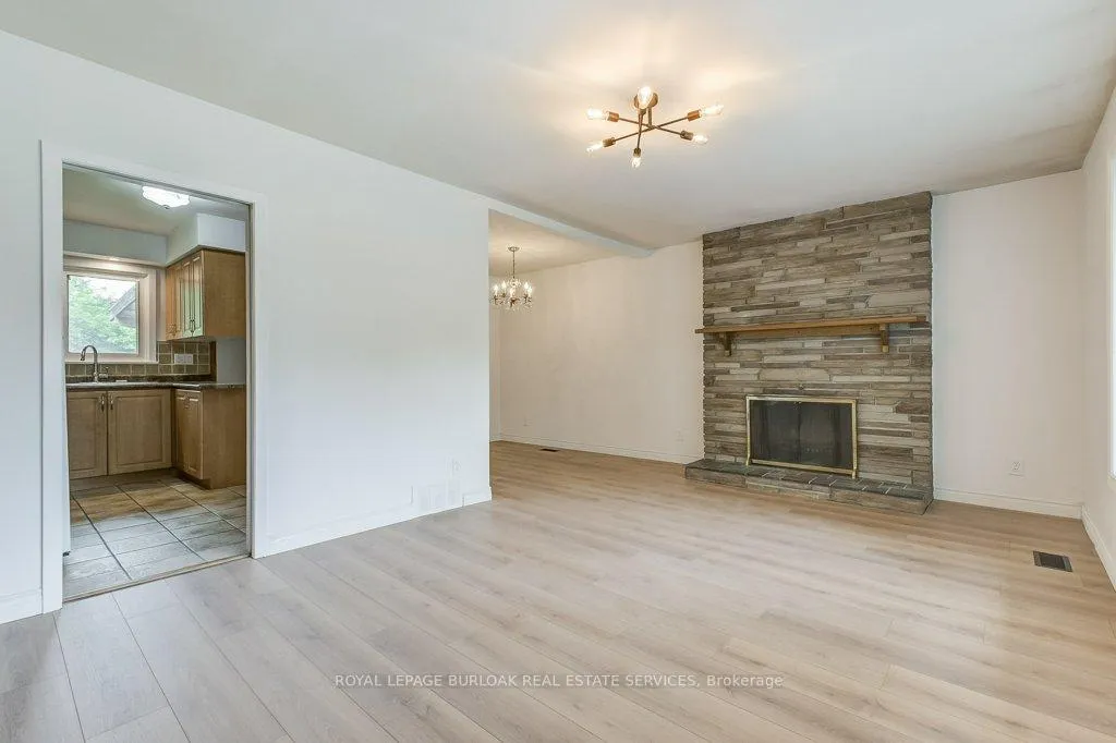 Photo 7 of 1334 Langdale Crescent, Oakville, Falgarwood — HOMEH