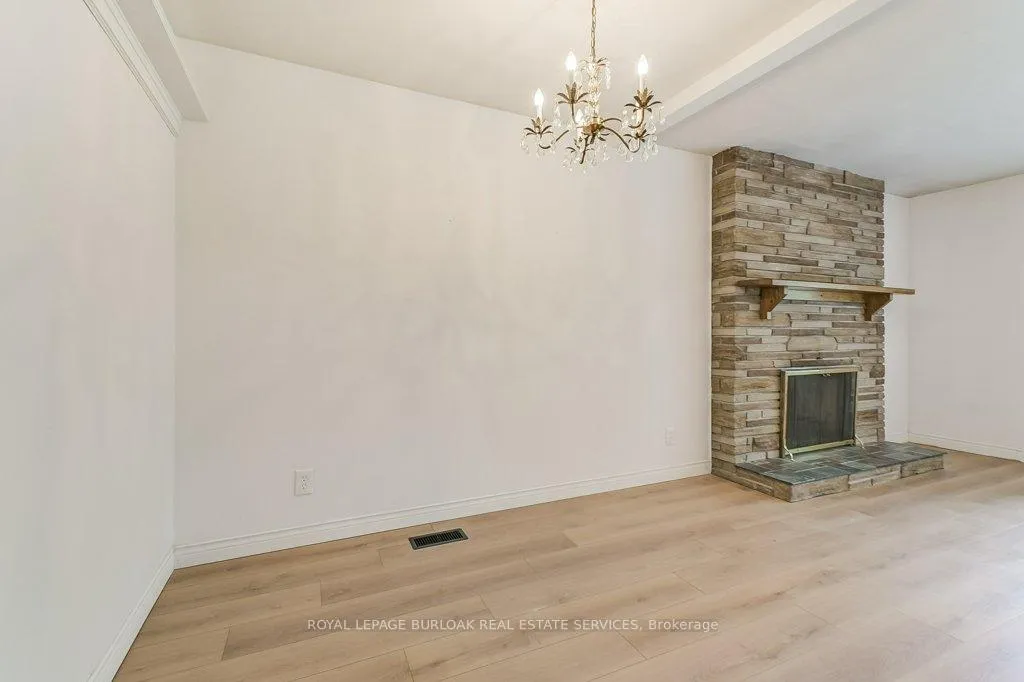 Photo 10 of 1334 Langdale Crescent, Oakville, Falgarwood — HOMEH