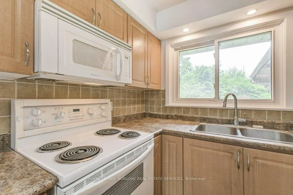 Photo 12 of 1334 Langdale Crescent, Oakville, Falgarwood — HOMEH