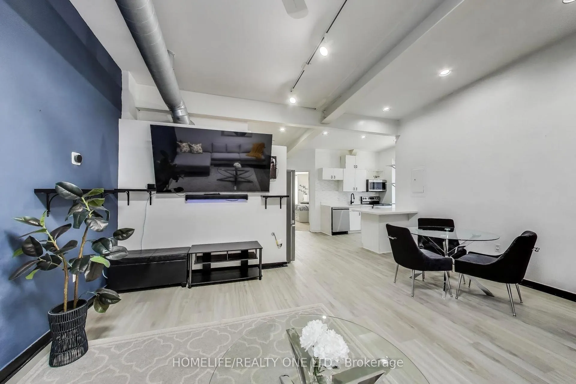 Photo 6 of Unit 3, 166 Broadway, Orangeville — HOMEH