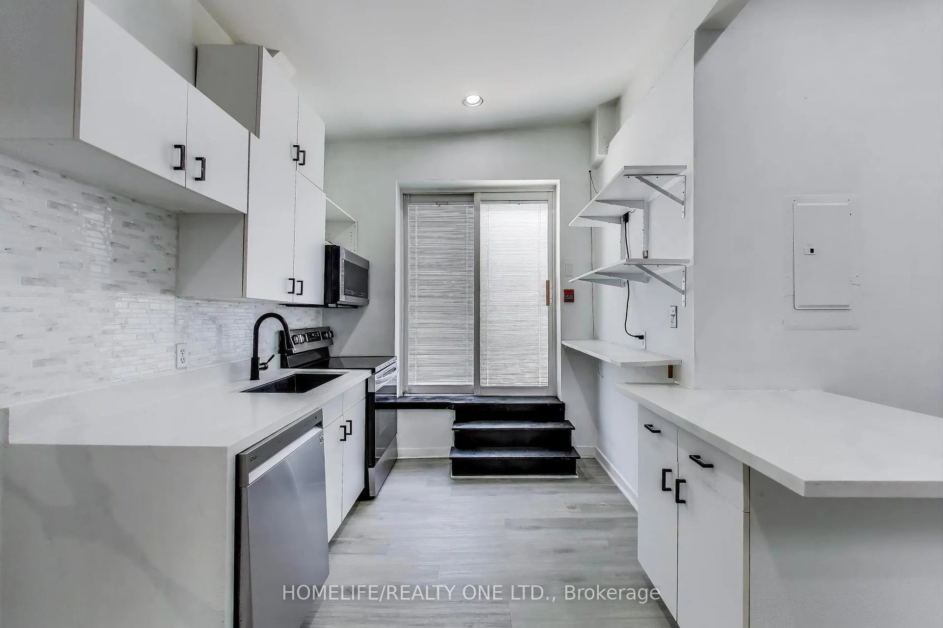 Photo 10 of Unit 3, 166 Broadway, Orangeville — HOMEH