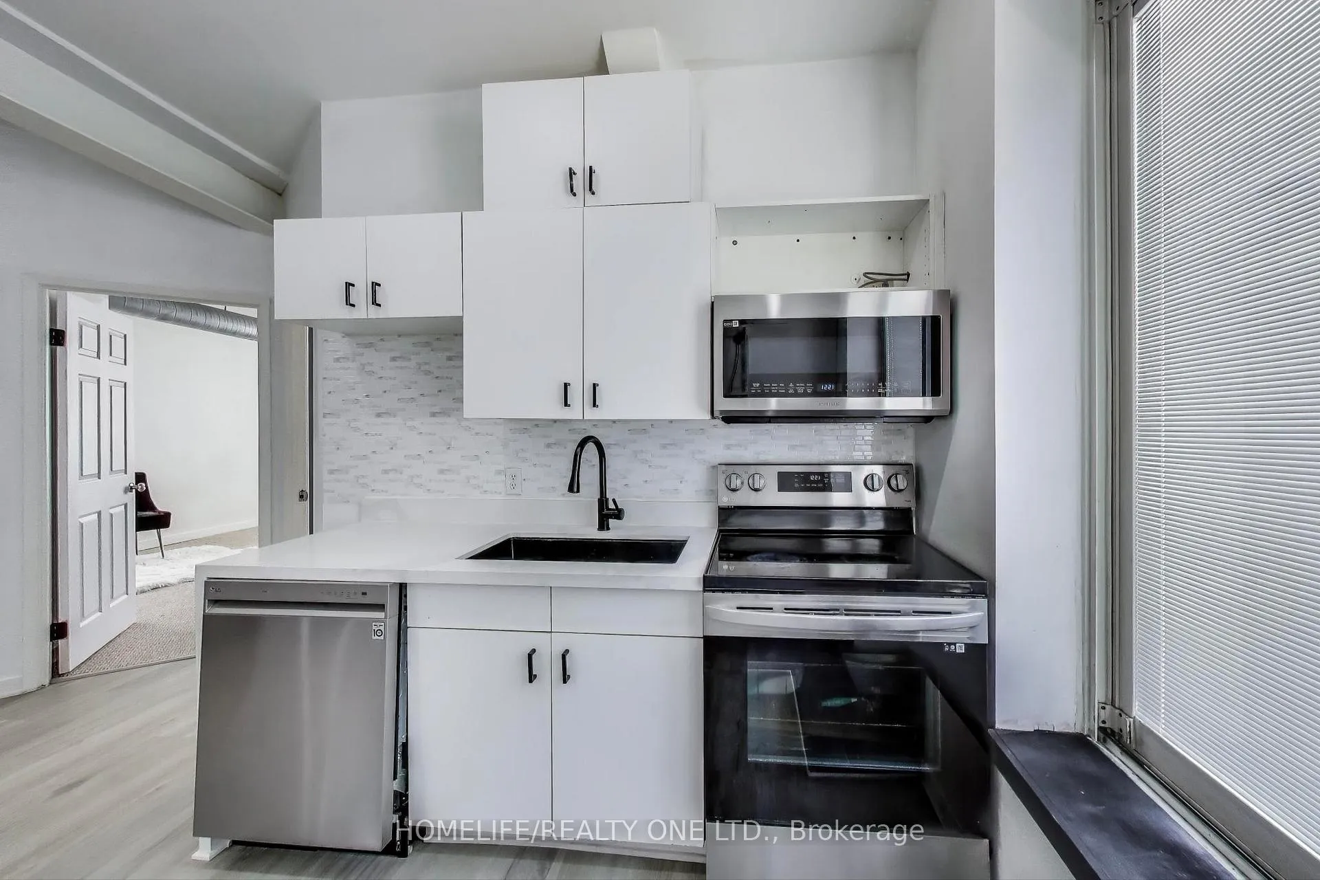 Photo 11 of Unit 3, 166 Broadway, Orangeville — HOMEH
