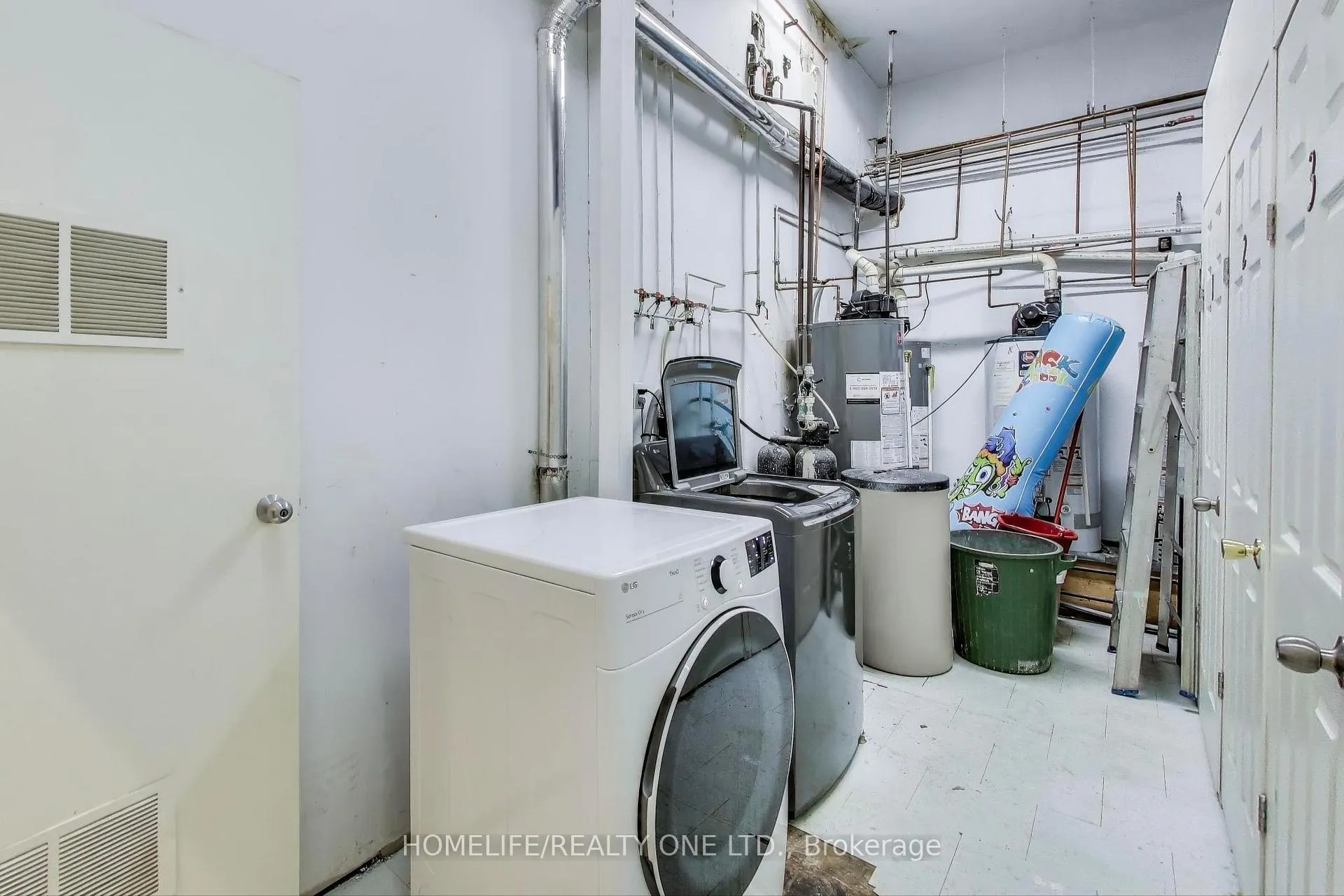 Photo 21 of Unit 3, 166 Broadway, Orangeville — HOMEH