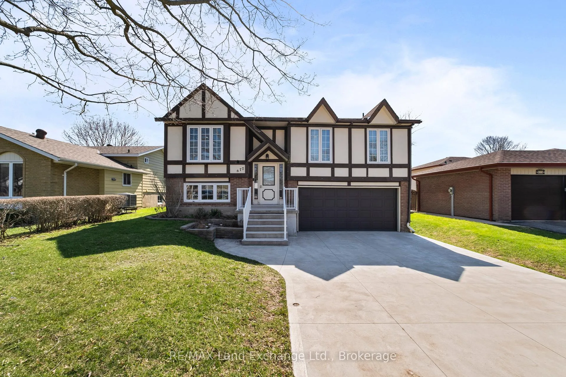 Photo 2 of 677 Kennard Crescent, Kincardine — HOMEH