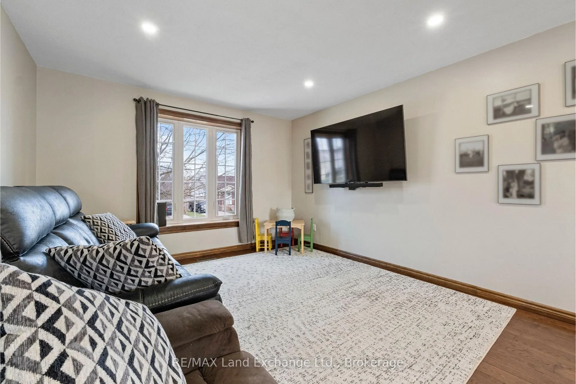 Photo 9 of 677 Kennard Crescent, Kincardine — HOMEH