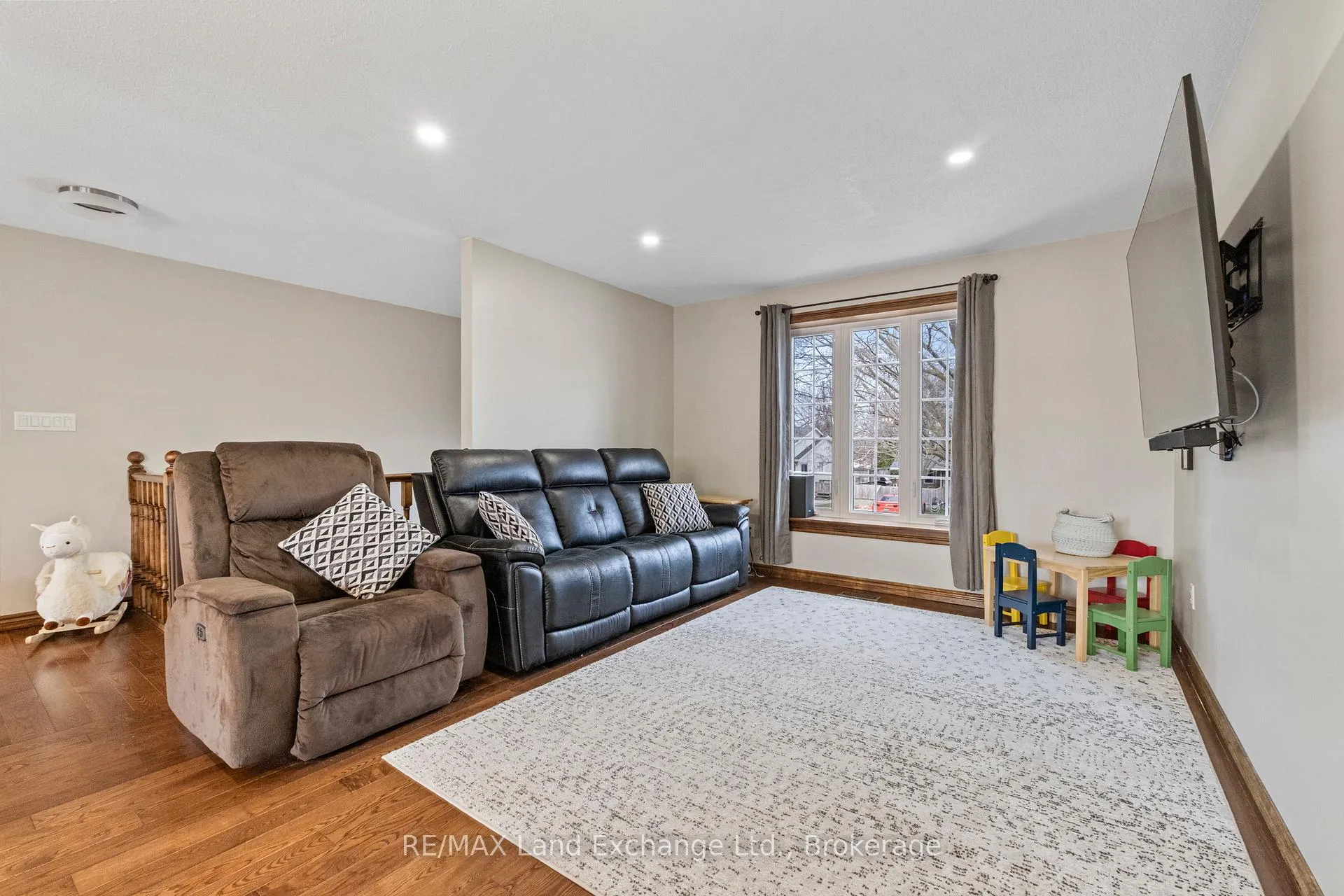 Photo 10 of 677 Kennard Crescent, Kincardine — HOMEH