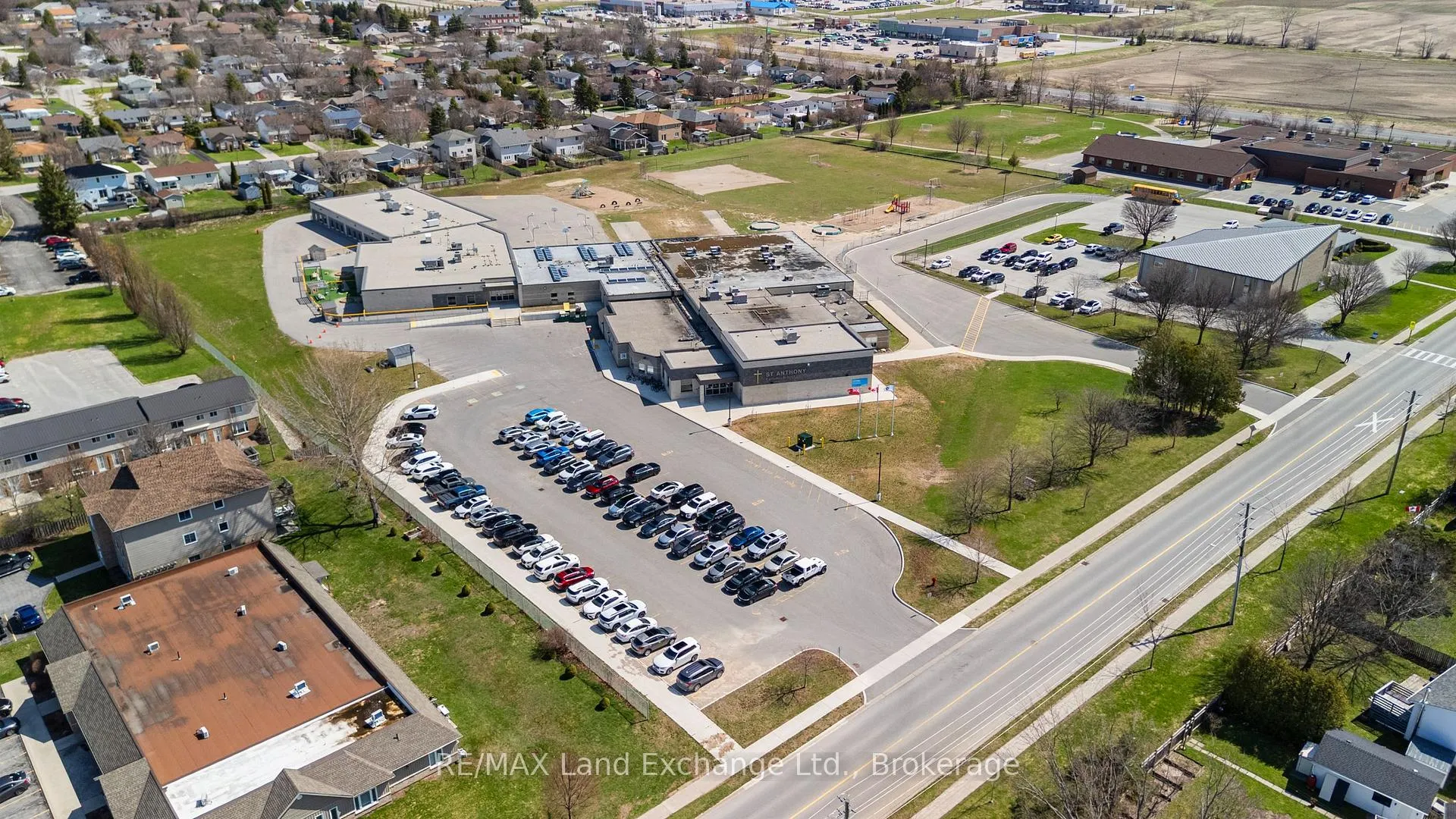 Photo 45 of 677 Kennard Crescent, Kincardine — HOMEH