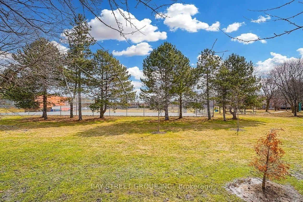 Photo 7 of 151 Campbell Avenue, Vaughan, Crestwood-Springfarm-Yorkhill — HOMEH