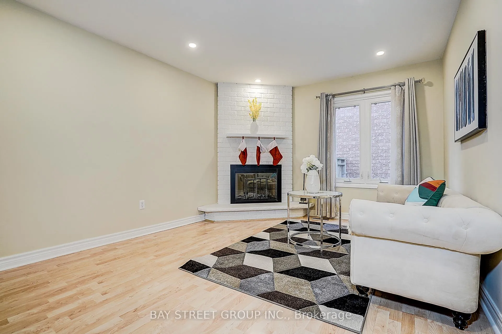 Photo 11 of 151 Campbell Avenue, Vaughan, Crestwood-Springfarm-Yorkhill — HOMEH