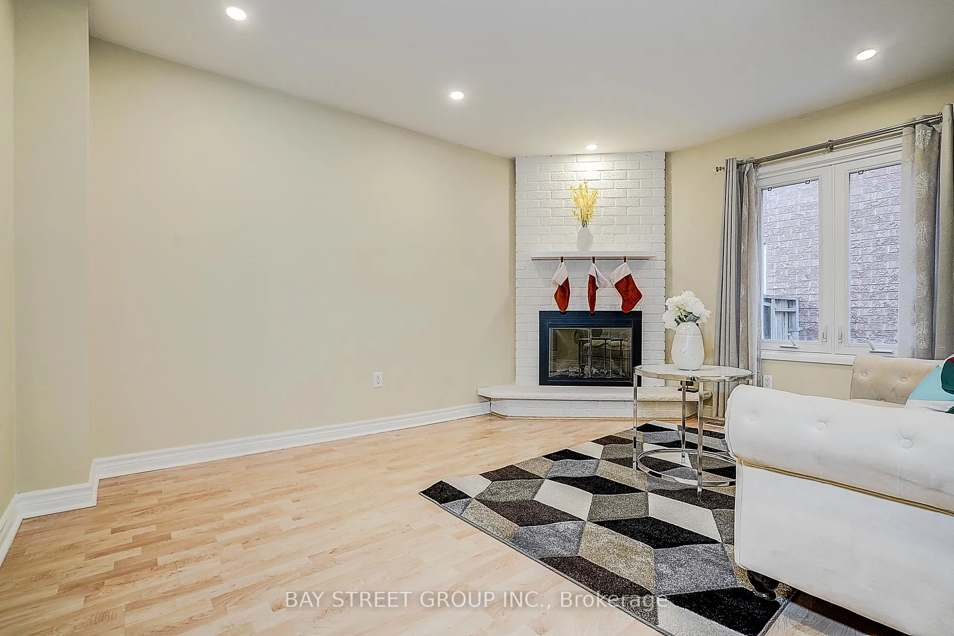 Photo 12 of 151 Campbell Avenue, Vaughan, Crestwood-Springfarm-Yorkhill — HOMEH