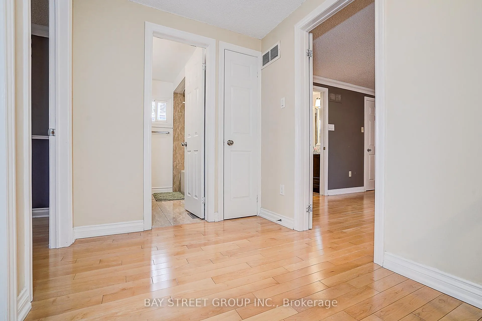 Photo 35 of 151 Campbell Avenue, Vaughan, Crestwood-Springfarm-Yorkhill — HOMEH