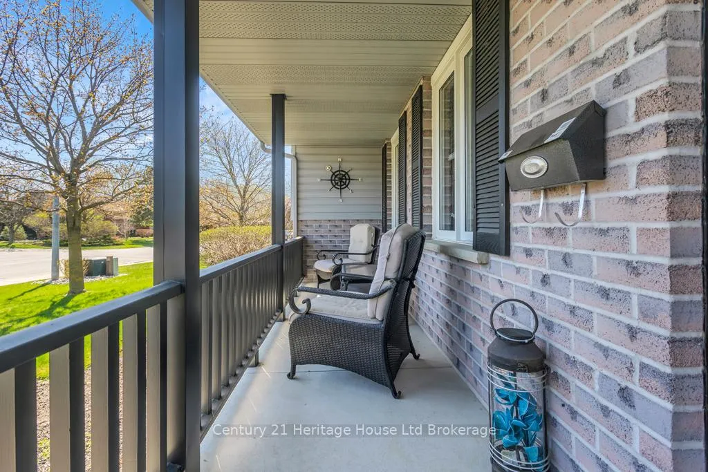 Photo 2 of 93 Glendale Drive, Tillsonburg — HOMEH