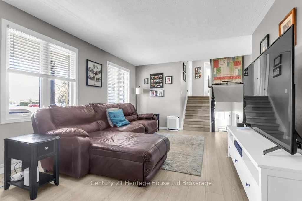 Photo 5 of 93 Glendale Drive, Tillsonburg — HOMEH