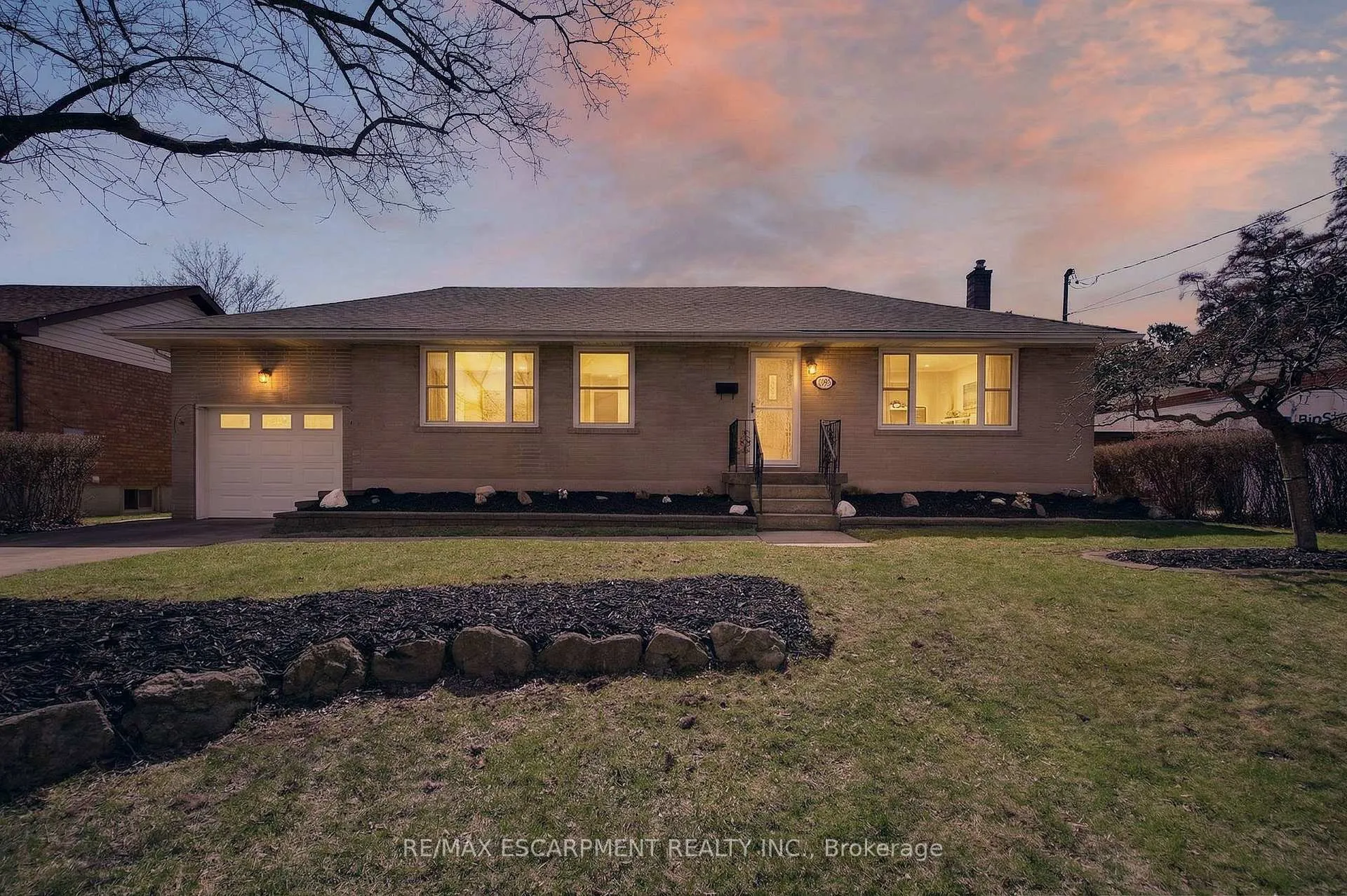 Photo 1 of 1055 Shepherd's Drive, Burlington, LaSalle — HOMEH