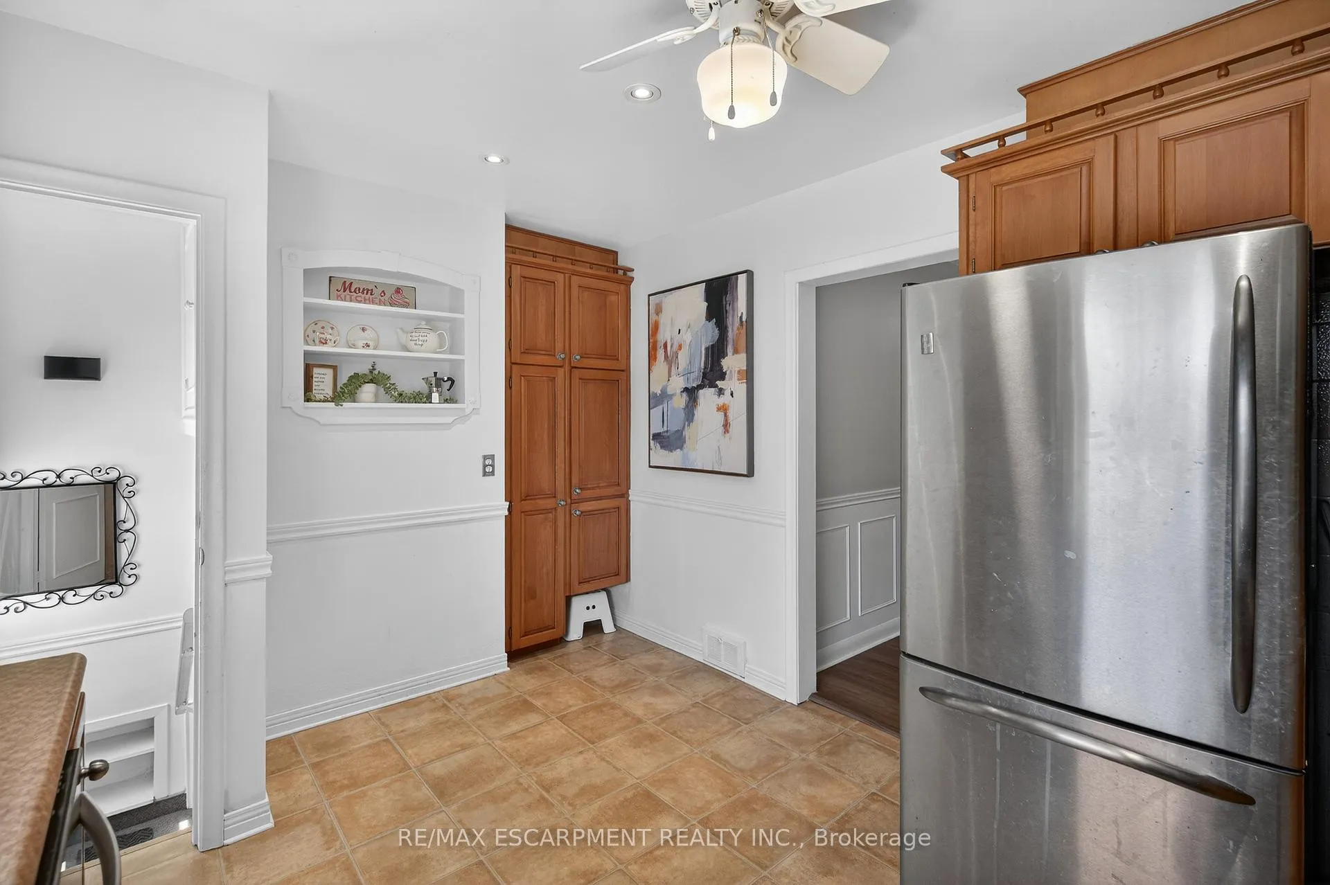 Photo 12 of 1055 Shepherd's Drive, Burlington, LaSalle — HOMEH