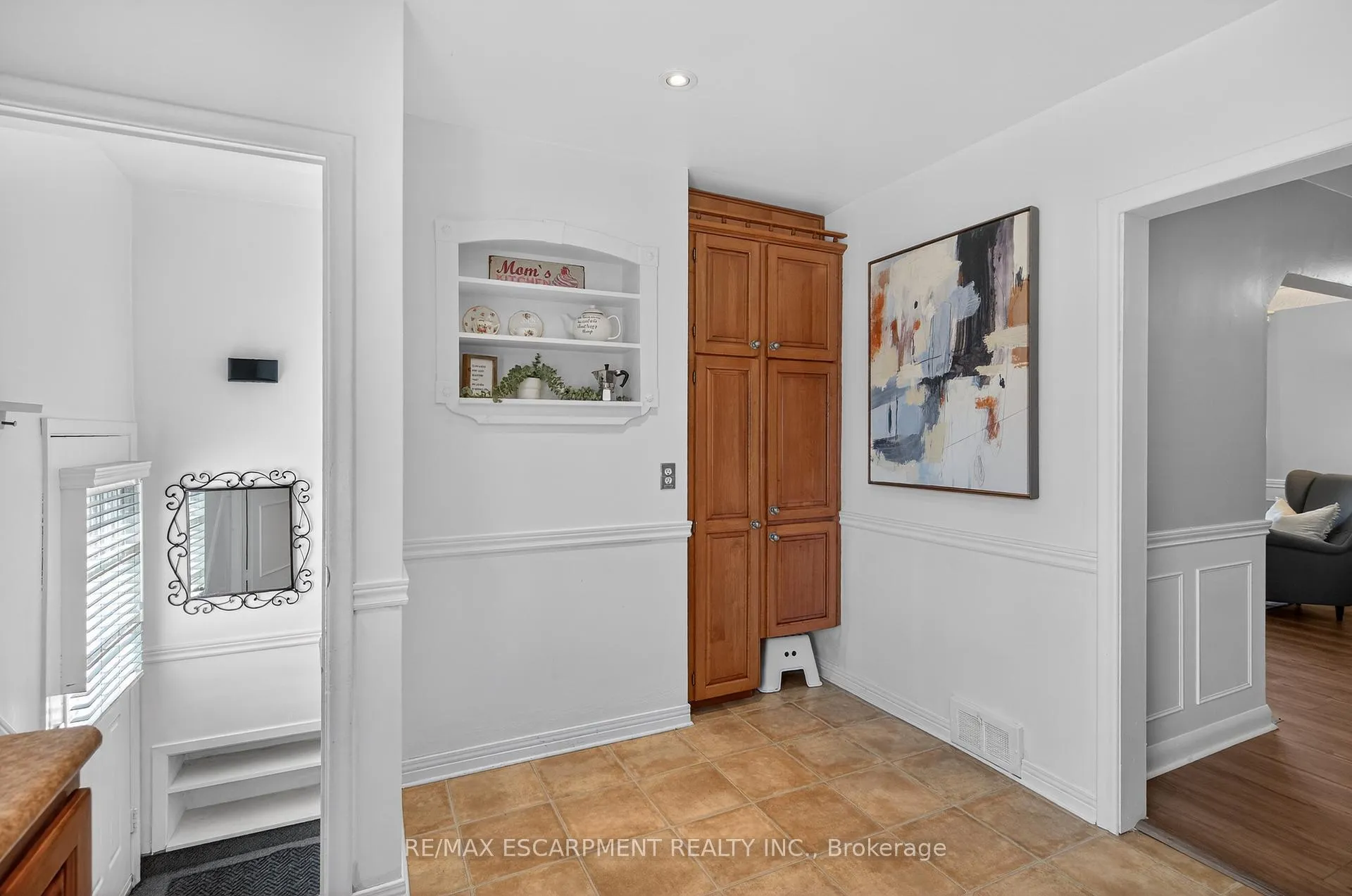 Photo 14 of 1055 Shepherd's Drive, Burlington, LaSalle — HOMEH
