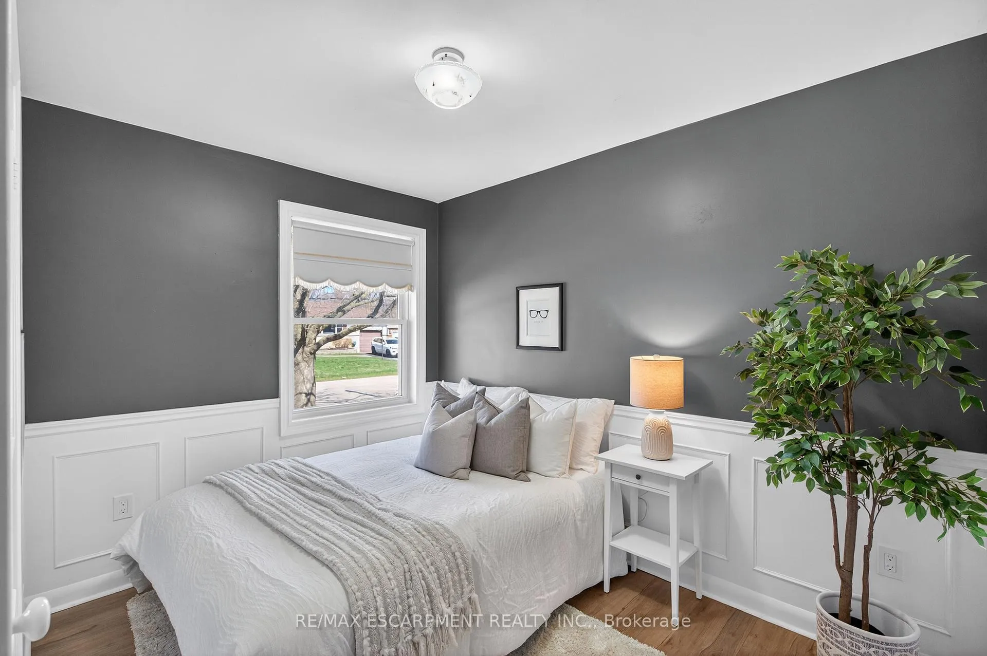 Photo 15 of 1055 Shepherd's Drive, Burlington, LaSalle — HOMEH