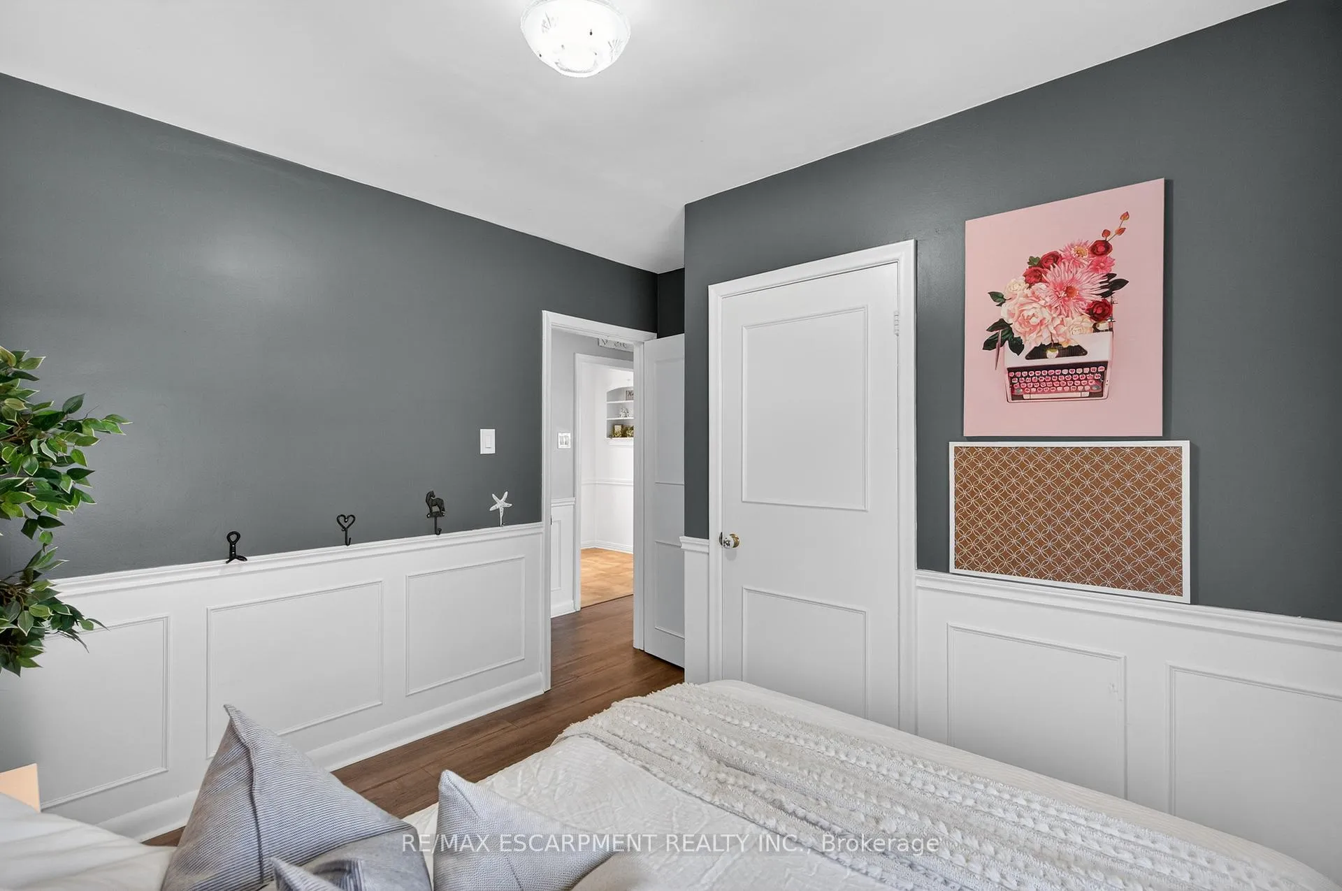 Photo 16 of 1055 Shepherd's Drive, Burlington, LaSalle — HOMEH