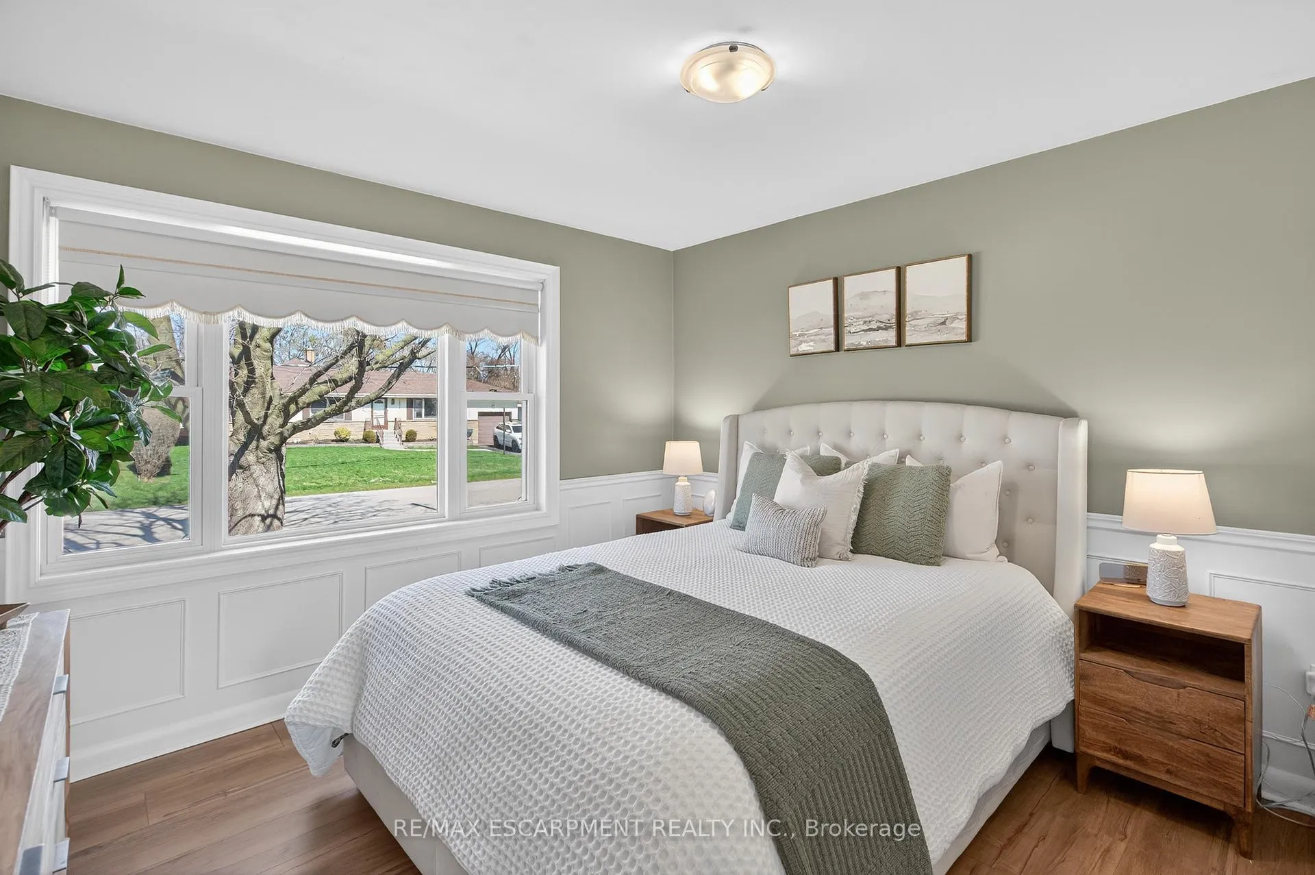 Photo 17 of 1055 Shepherd's Drive, Burlington, LaSalle — HOMEH