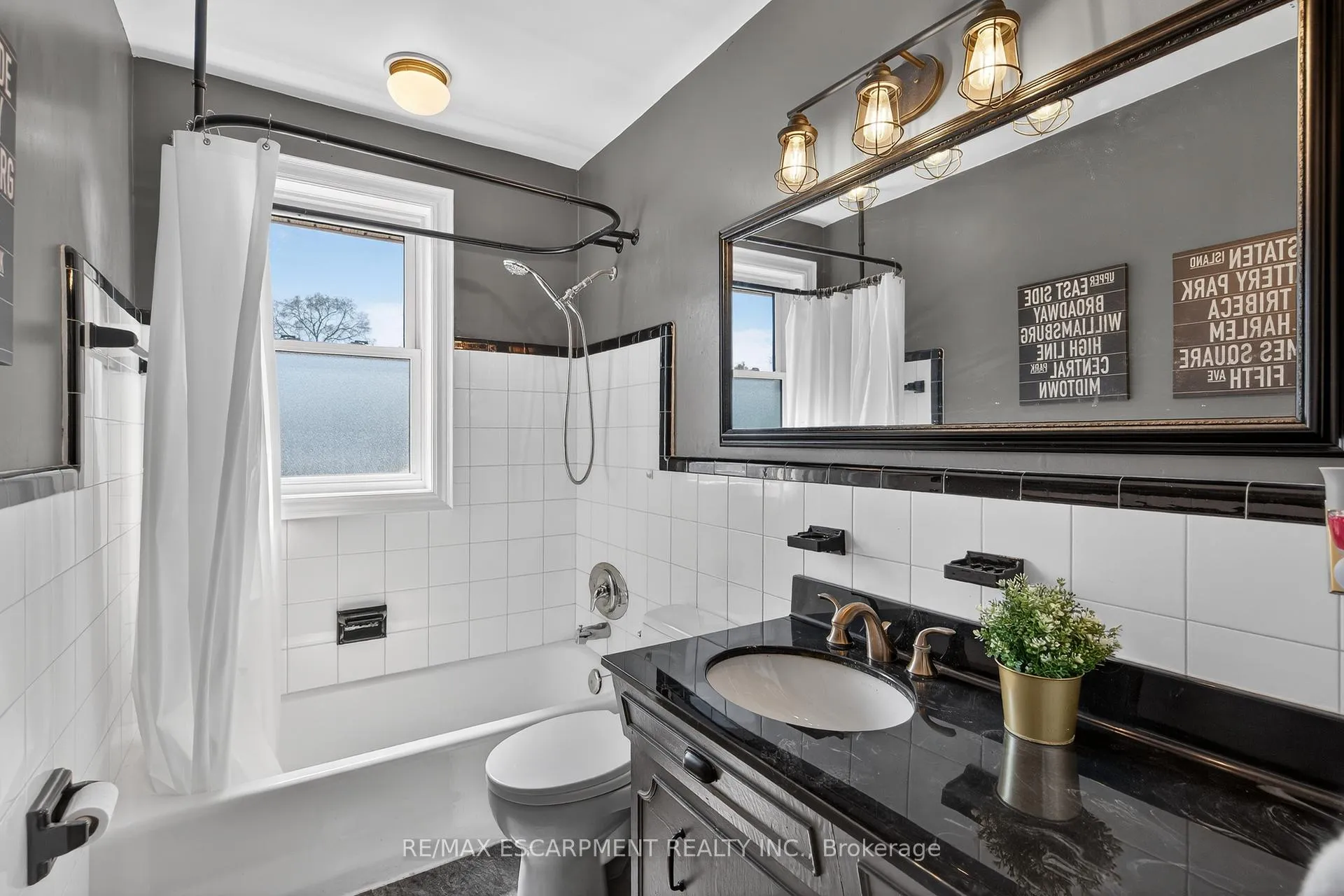Photo 20 of 1055 Shepherd's Drive, Burlington, LaSalle — HOMEH