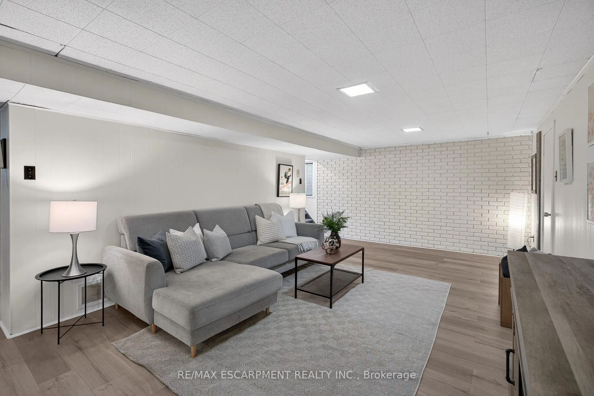 Photo 23 of 1055 Shepherd's Drive, Burlington, LaSalle — HOMEH
