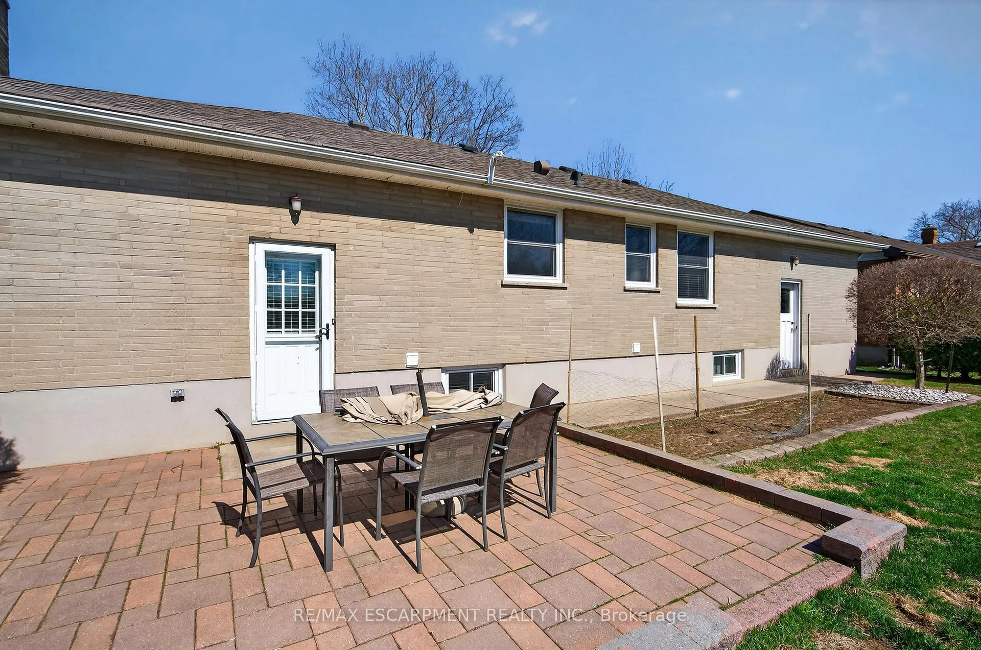 Photo 32 of 1055 Shepherd's Drive, Burlington, LaSalle — HOMEH