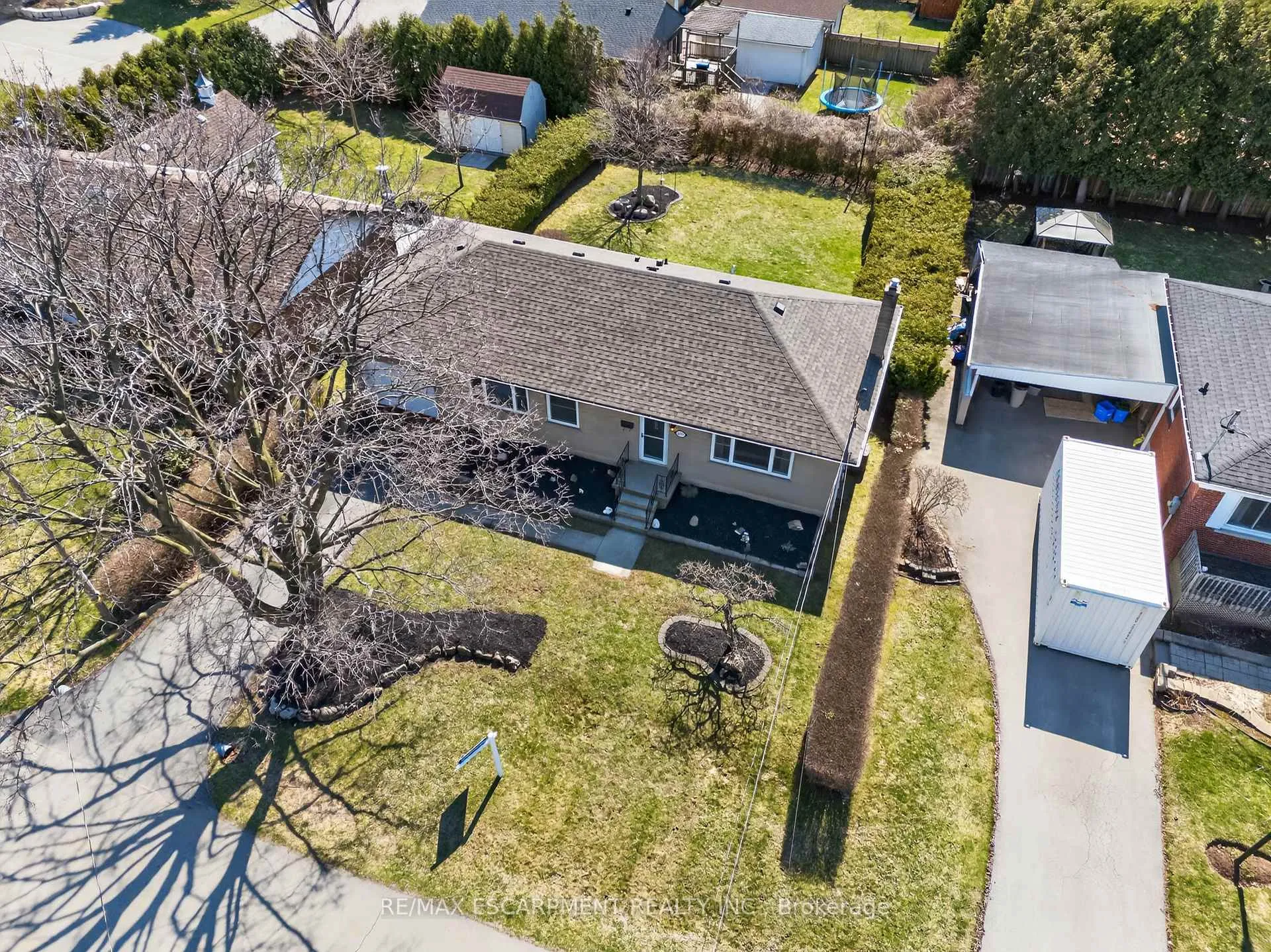 Photo 38 of 1055 Shepherd's Drive, Burlington, LaSalle — HOMEH