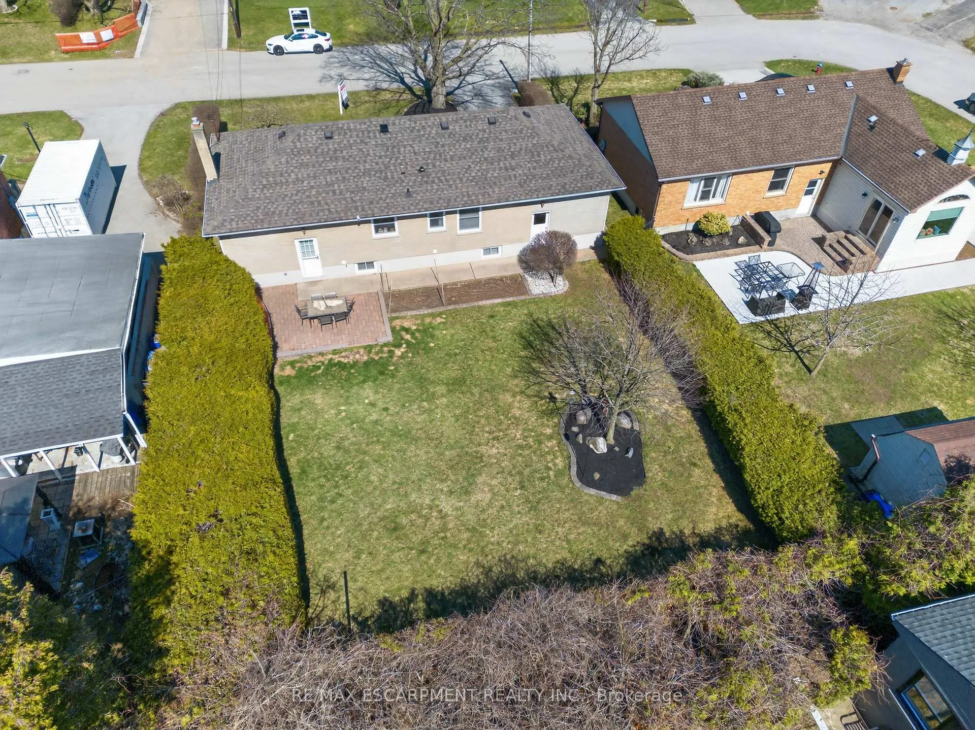 Photo 39 of 1055 Shepherd's Drive, Burlington, LaSalle — HOMEH