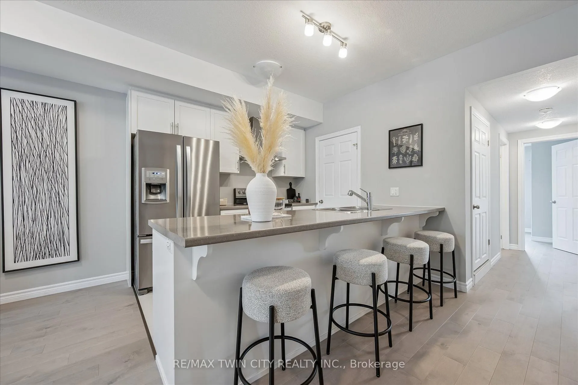 Photo 6 of Unit 30, 30 Oat Lane, Kitchener, King East — HOMEH