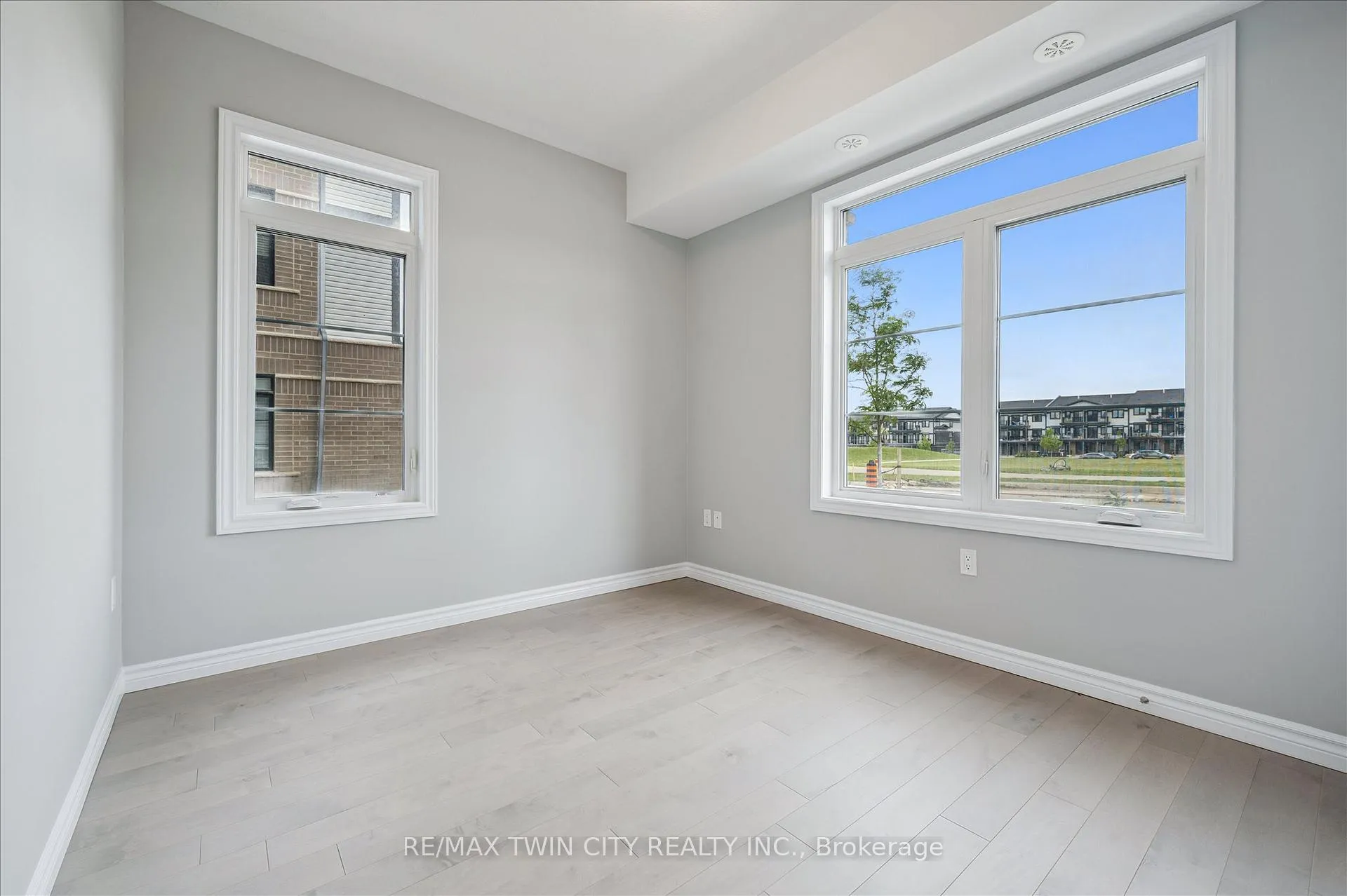 Photo 8 of Unit 30, 30 Oat Lane, Kitchener, King East — HOMEH