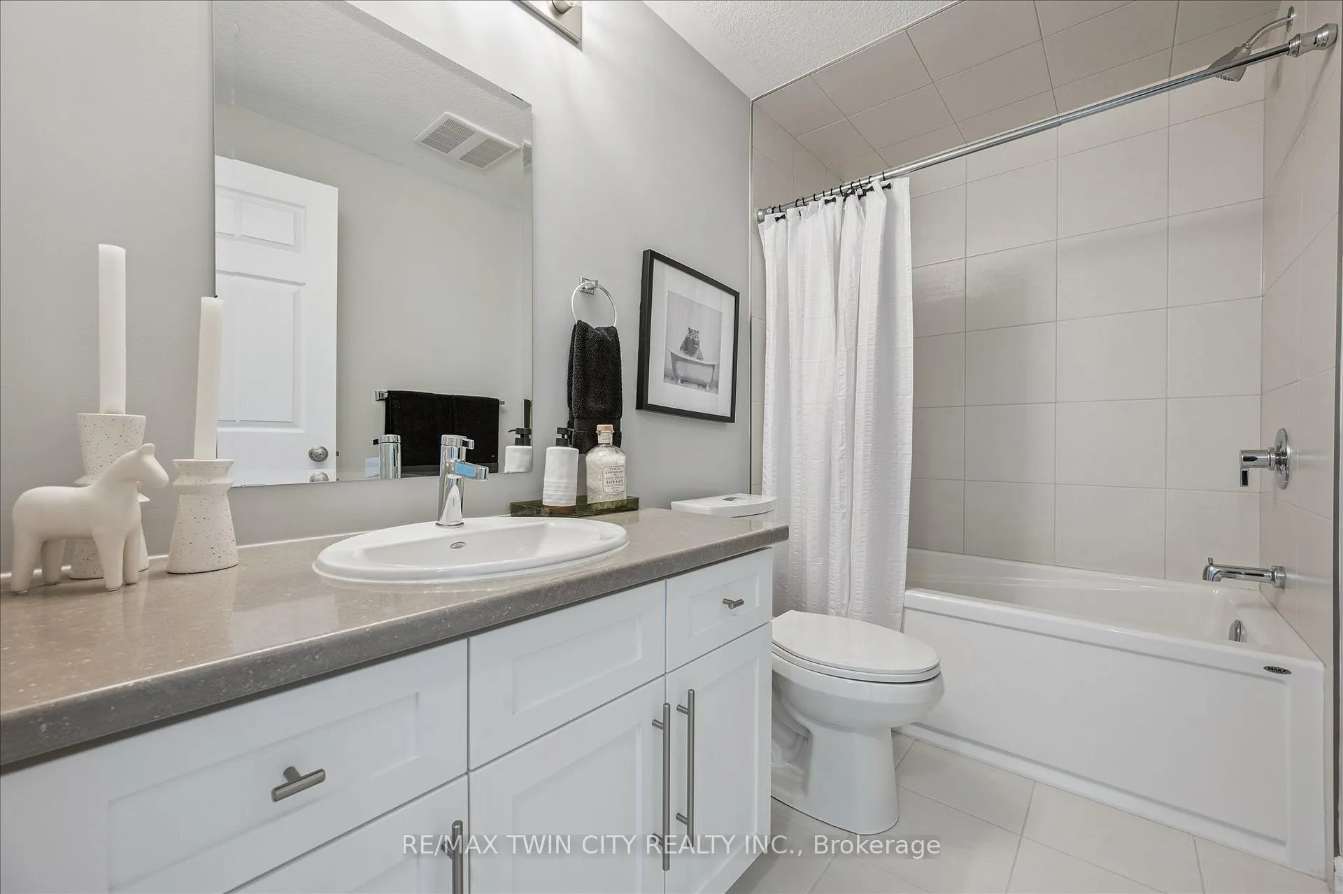 Photo 10 of Unit 30, 30 Oat Lane, Kitchener, King East — HOMEH