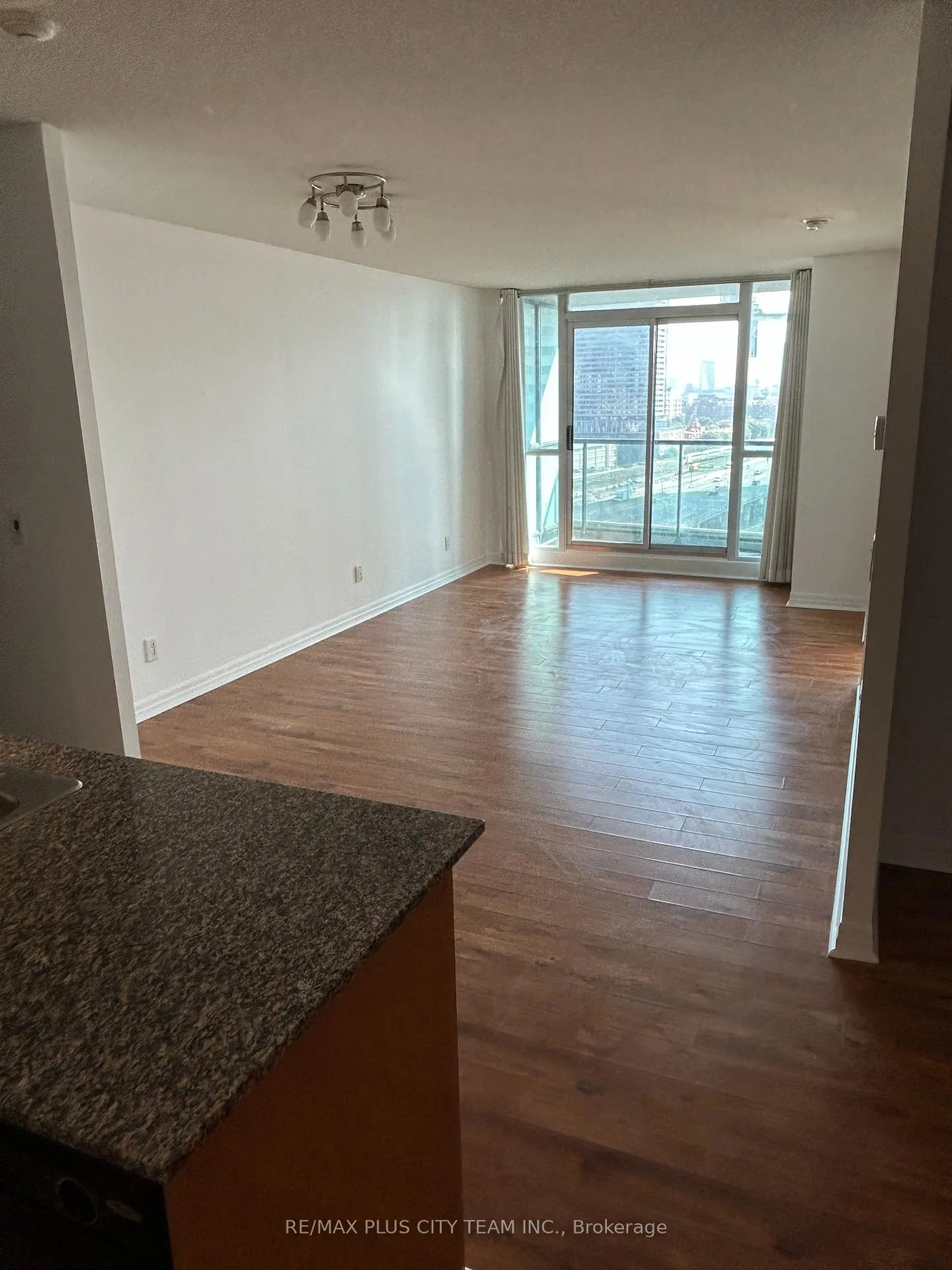 Photo 5 of Unit 1606, 16 Yonge Street, Toronto, Waterfront Communities — HOMEH