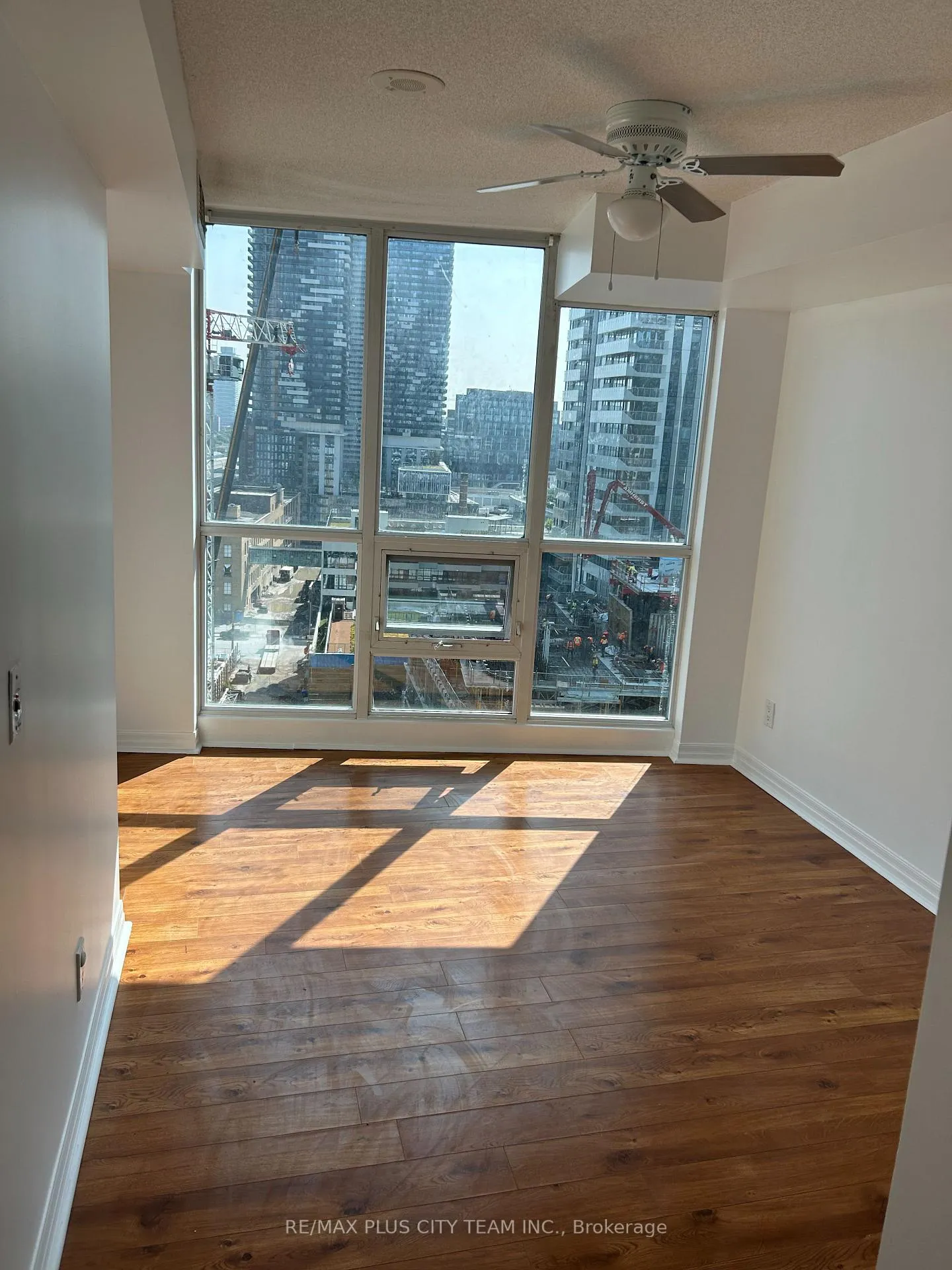 Photo 12 of Unit 1606, 16 Yonge Street, Toronto, Waterfront Communities — HOMEH