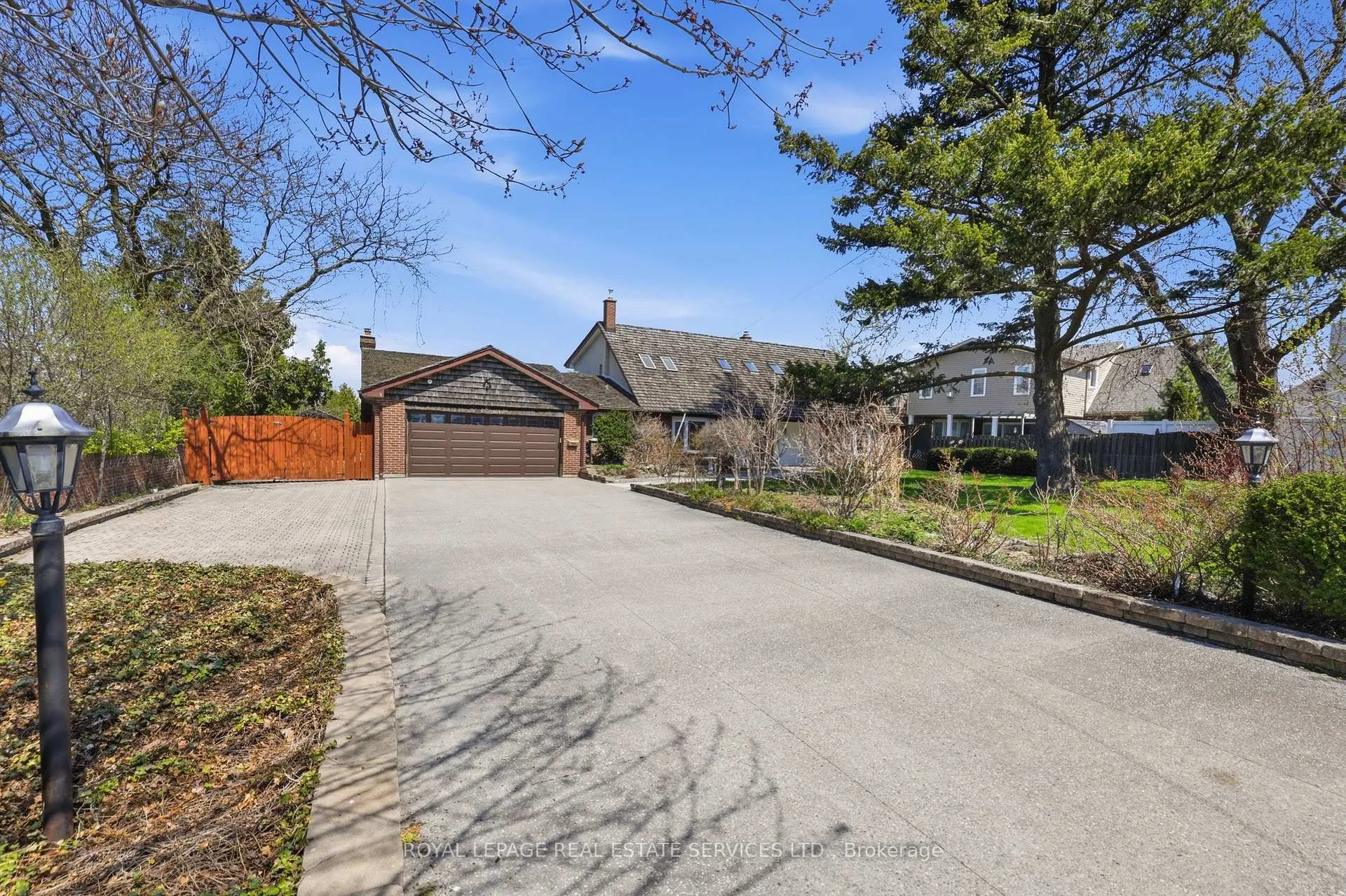 Photo 6 of 8 Lakeshore Drive, Hamilton, Lakeshore — HOMEH