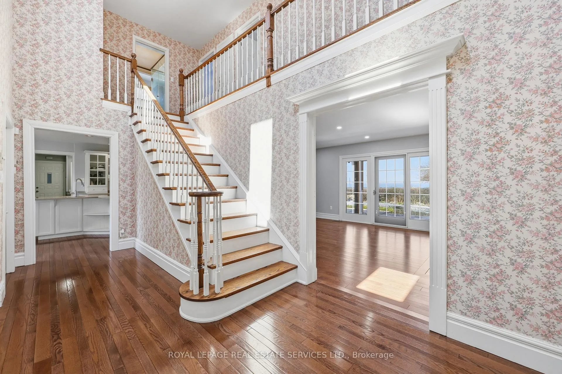 Photo 8 of 8 Lakeshore Drive, Hamilton, Lakeshore — HOMEH