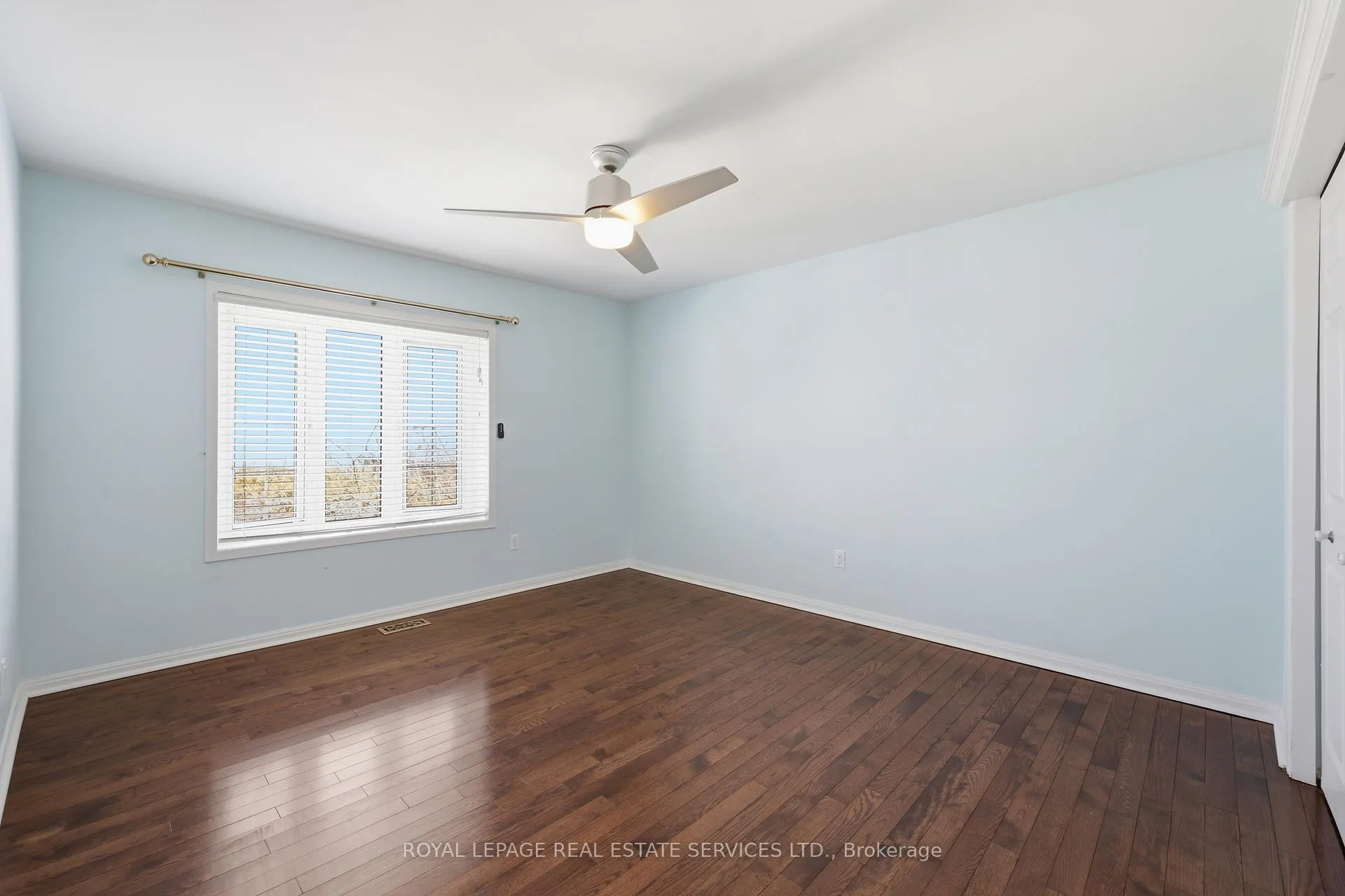 Photo 25 of 8 Lakeshore Drive, Hamilton, Lakeshore — HOMEH