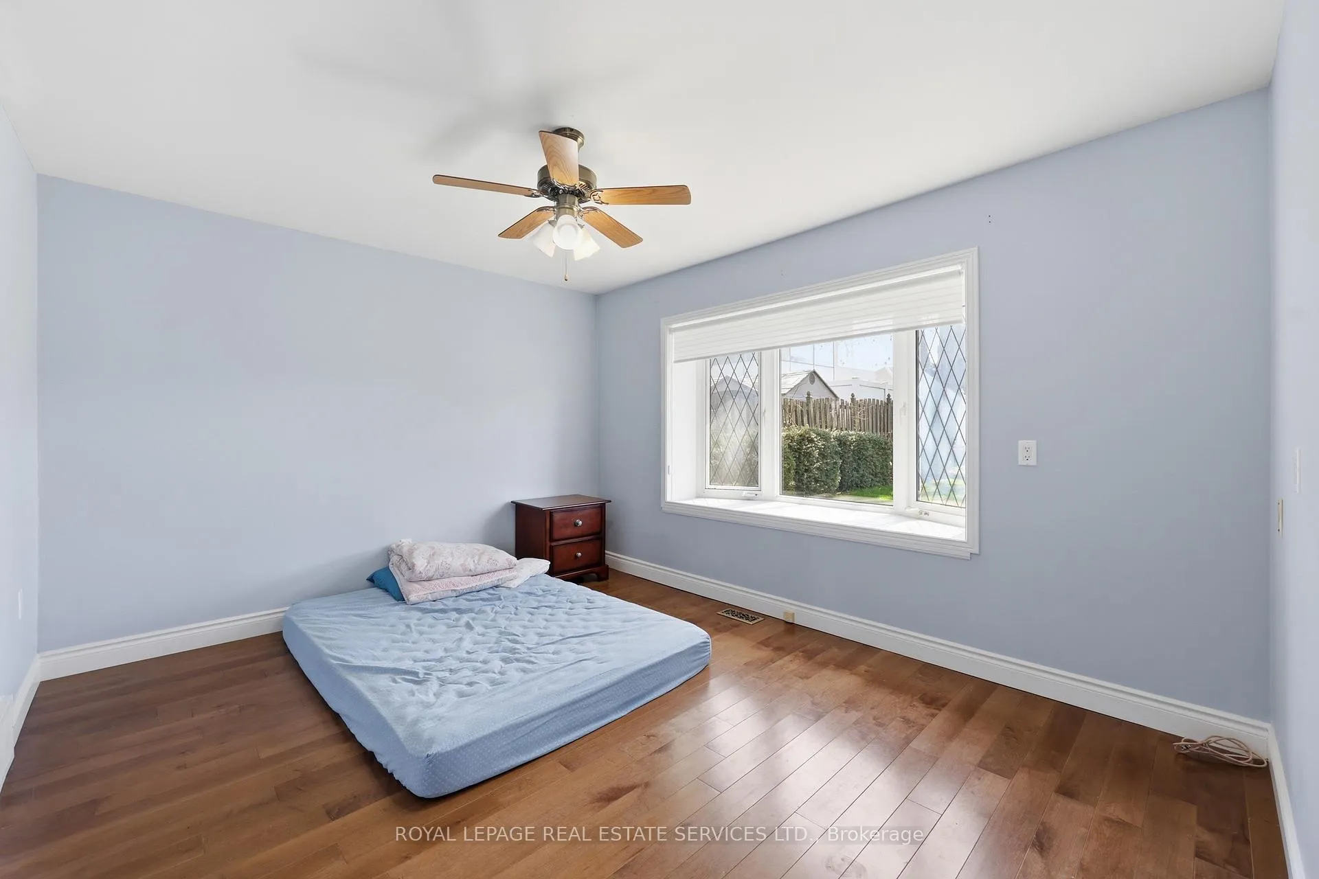 Photo 29 of 8 Lakeshore Drive, Hamilton, Lakeshore — HOMEH