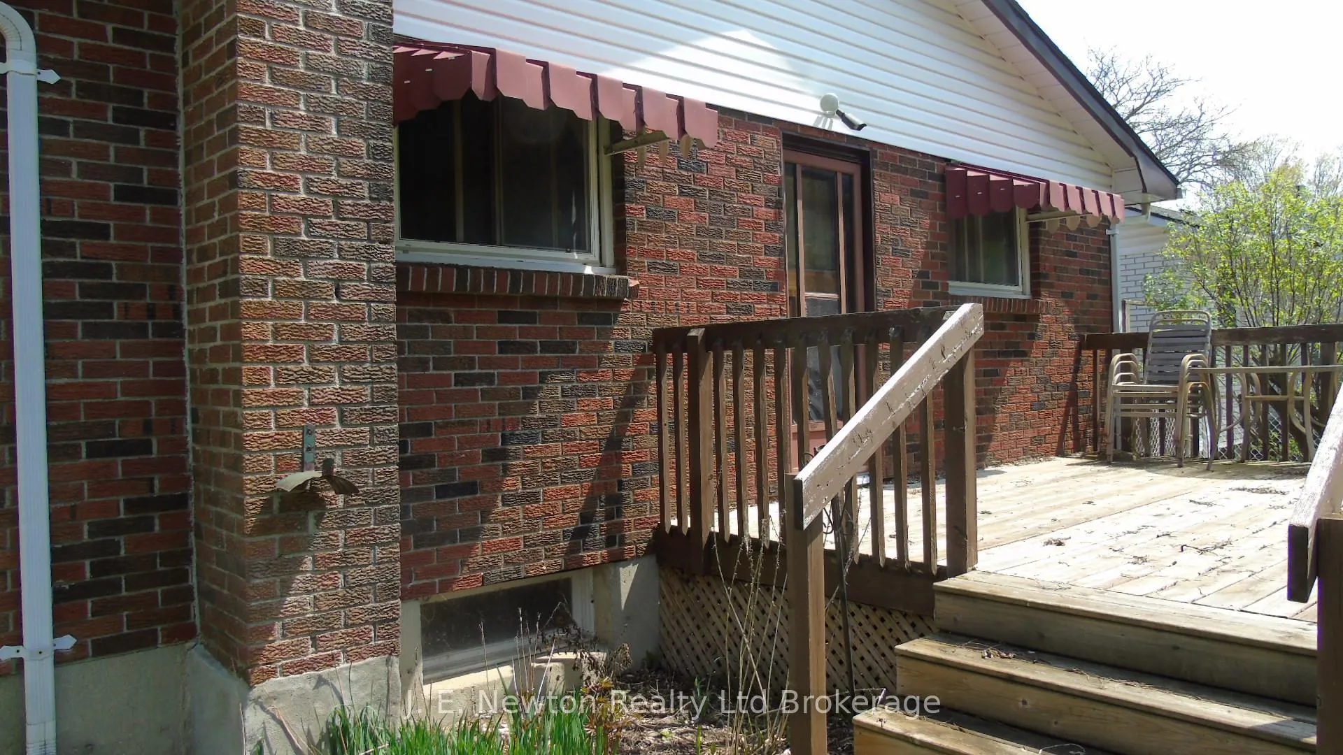 Photo 2 of 17 Devon Court, Tillsonburg — HOMEH