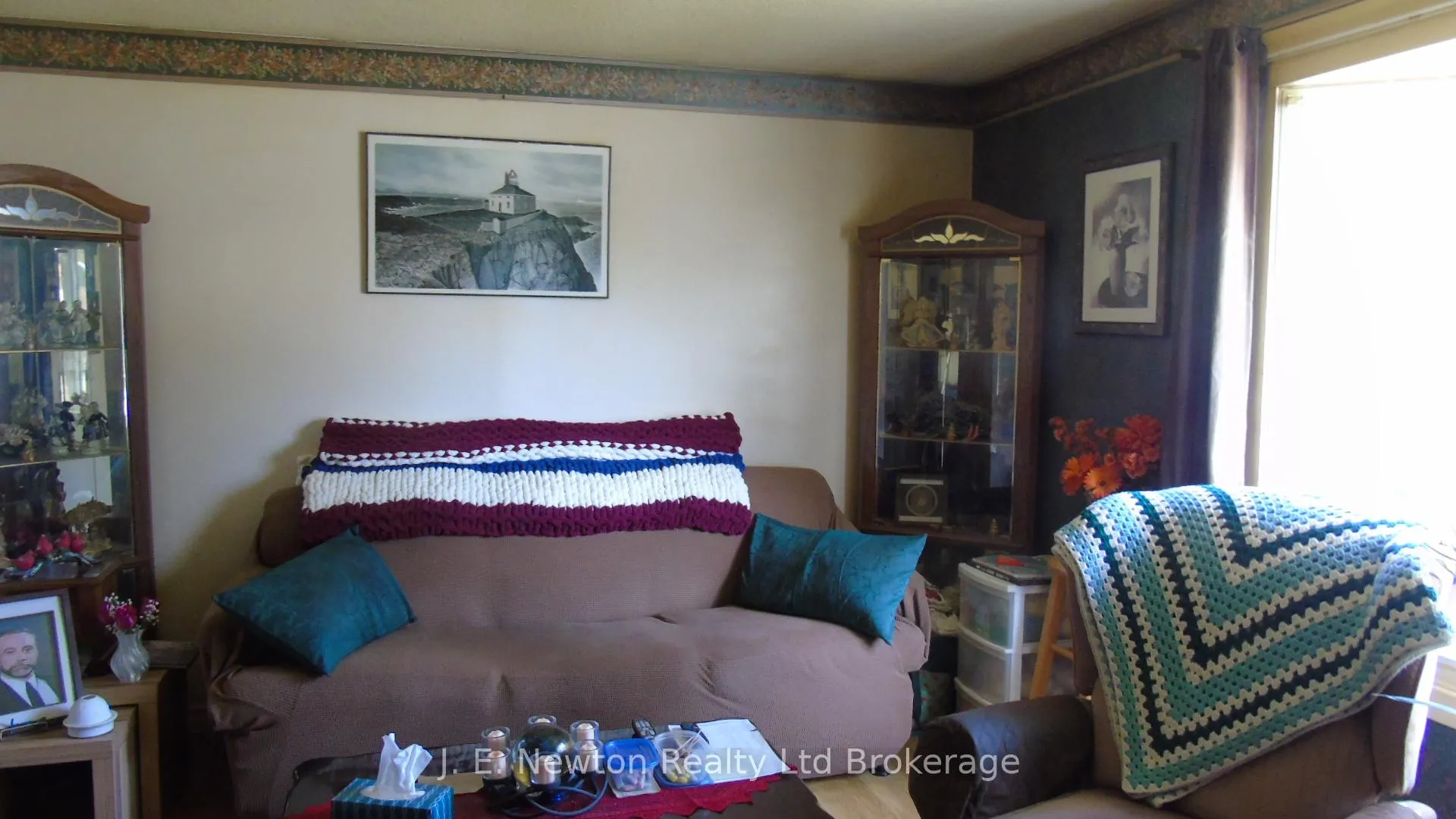 Photo 8 of 17 Devon Court, Tillsonburg — HOMEH