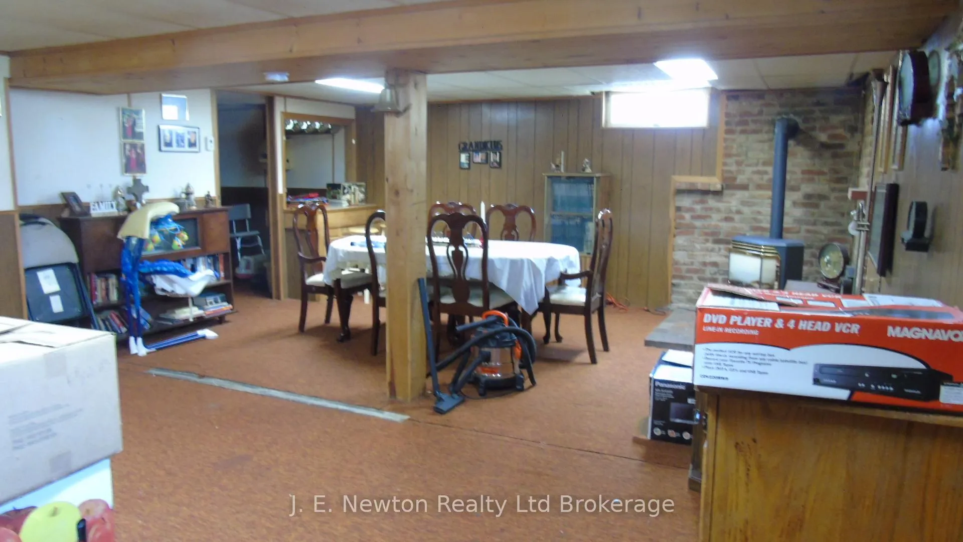 Photo 12 of 17 Devon Court, Tillsonburg — HOMEH