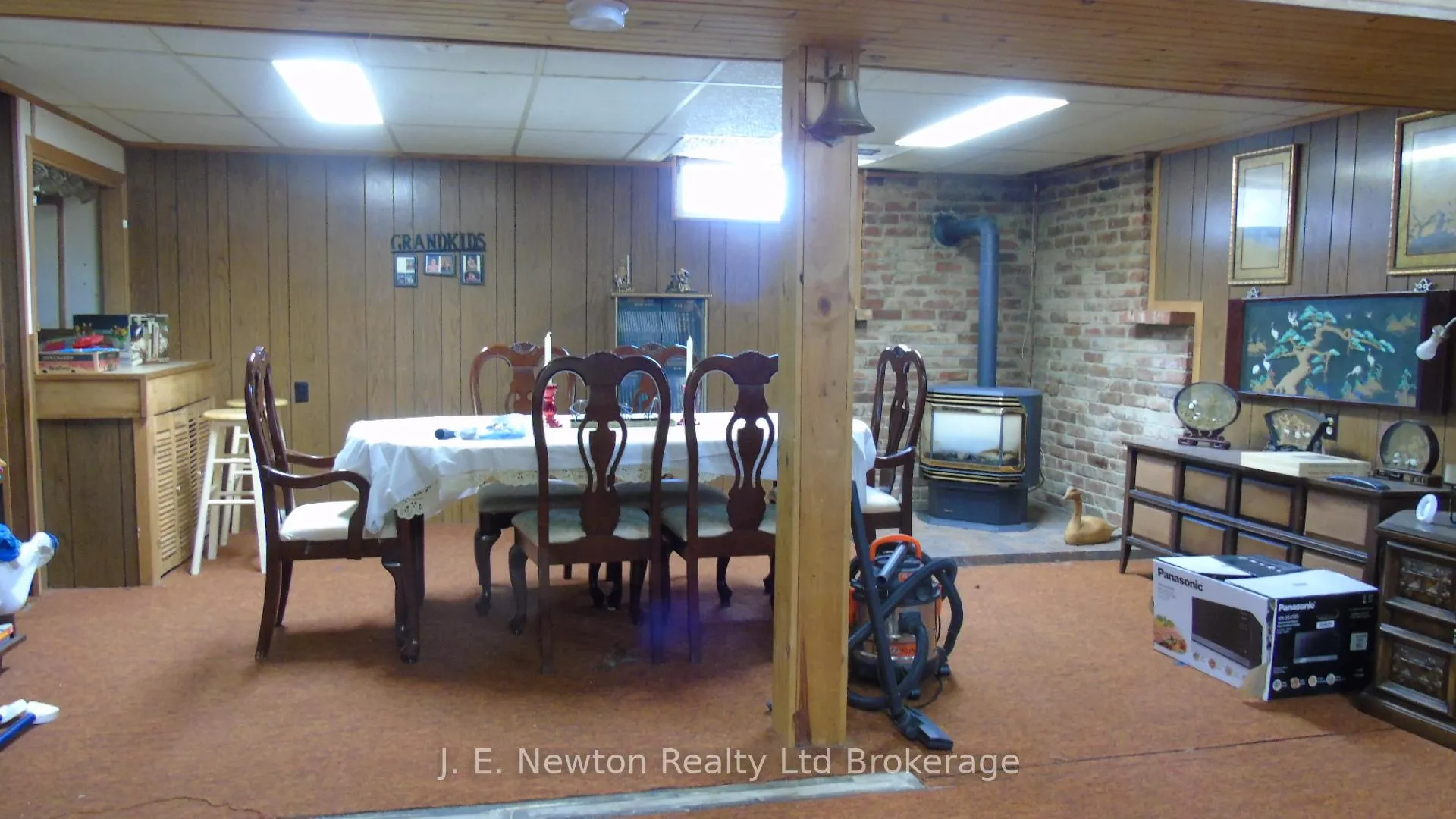 Photo 14 of 17 Devon Court, Tillsonburg — HOMEH