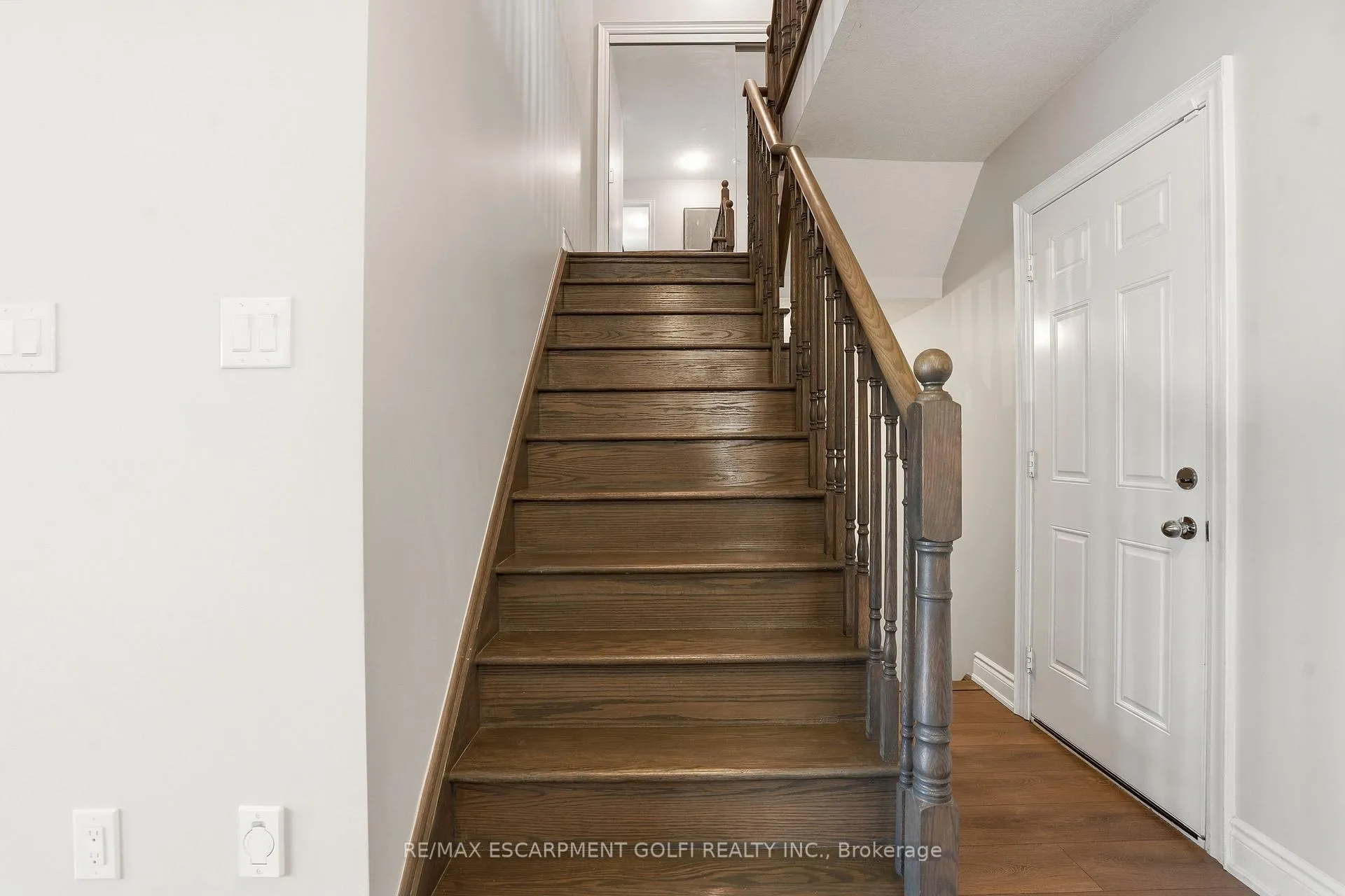 Photo 19 of 7703 Sycamore Drive, Niagara Falls, Brown — HOMEH