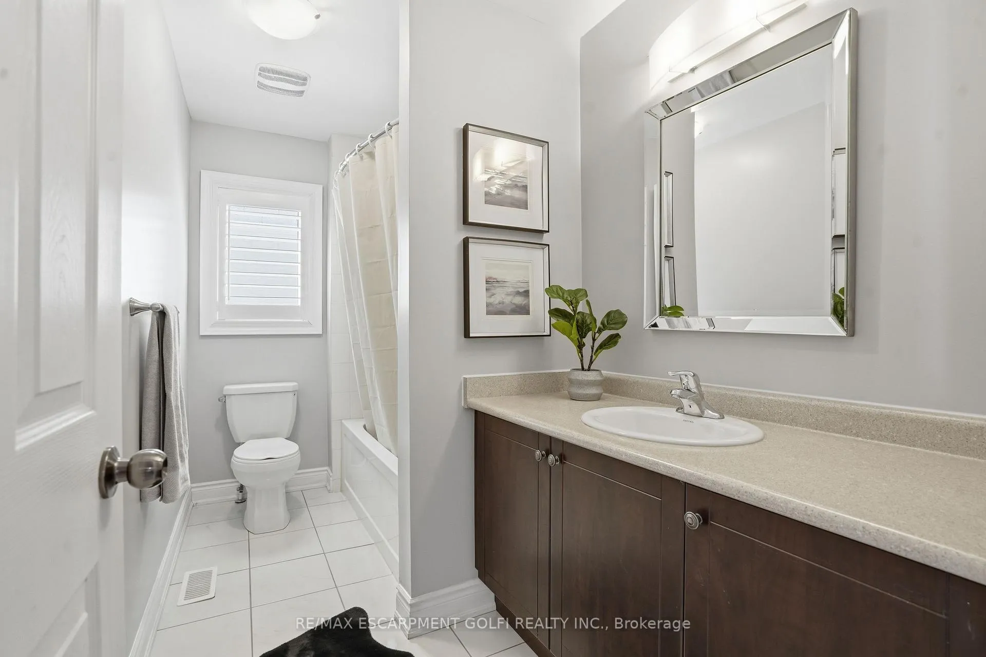 Photo 25 of 7703 Sycamore Drive, Niagara Falls, Brown — HOMEH