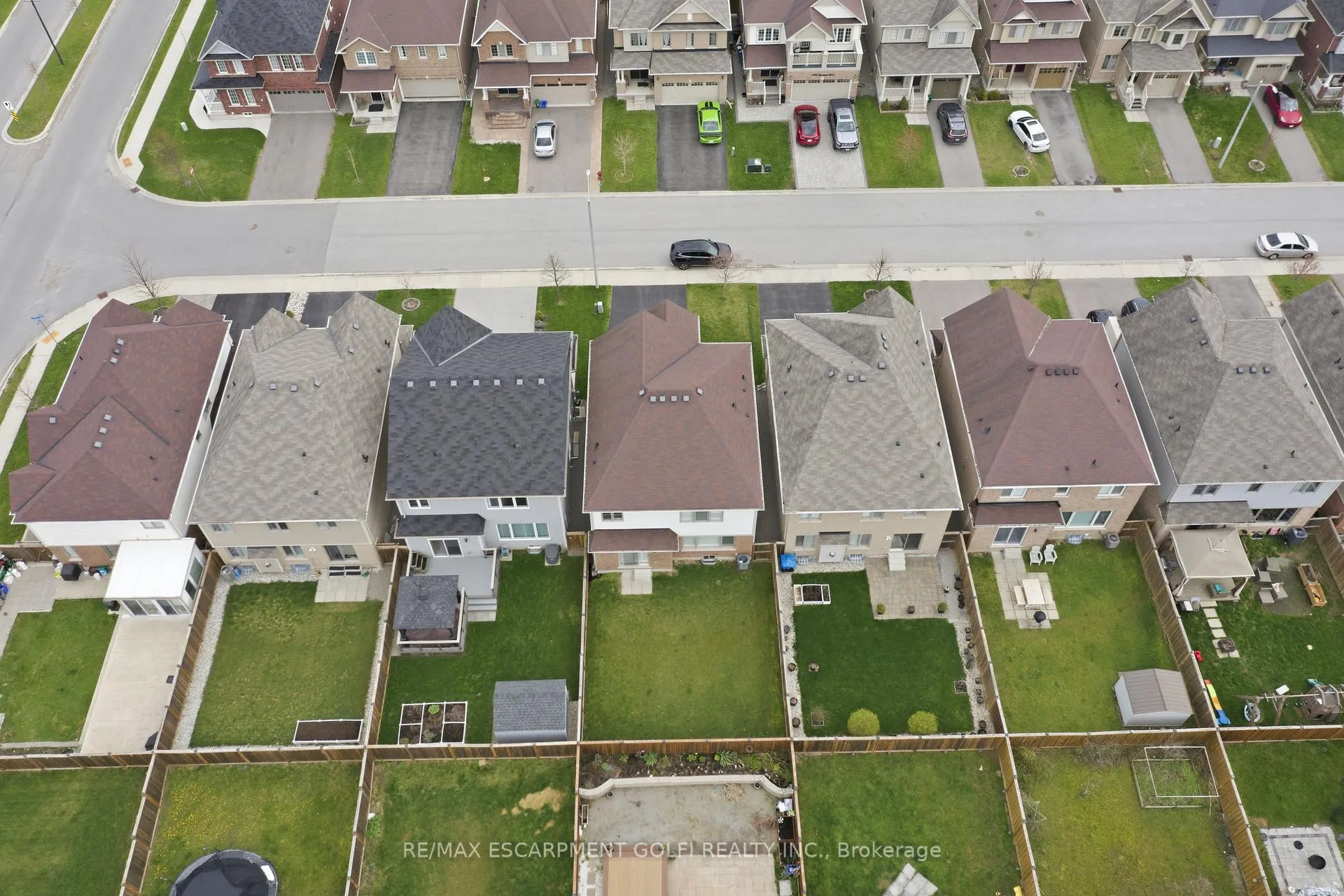 Photo 39 of 7703 Sycamore Drive, Niagara Falls, Brown — HOMEH