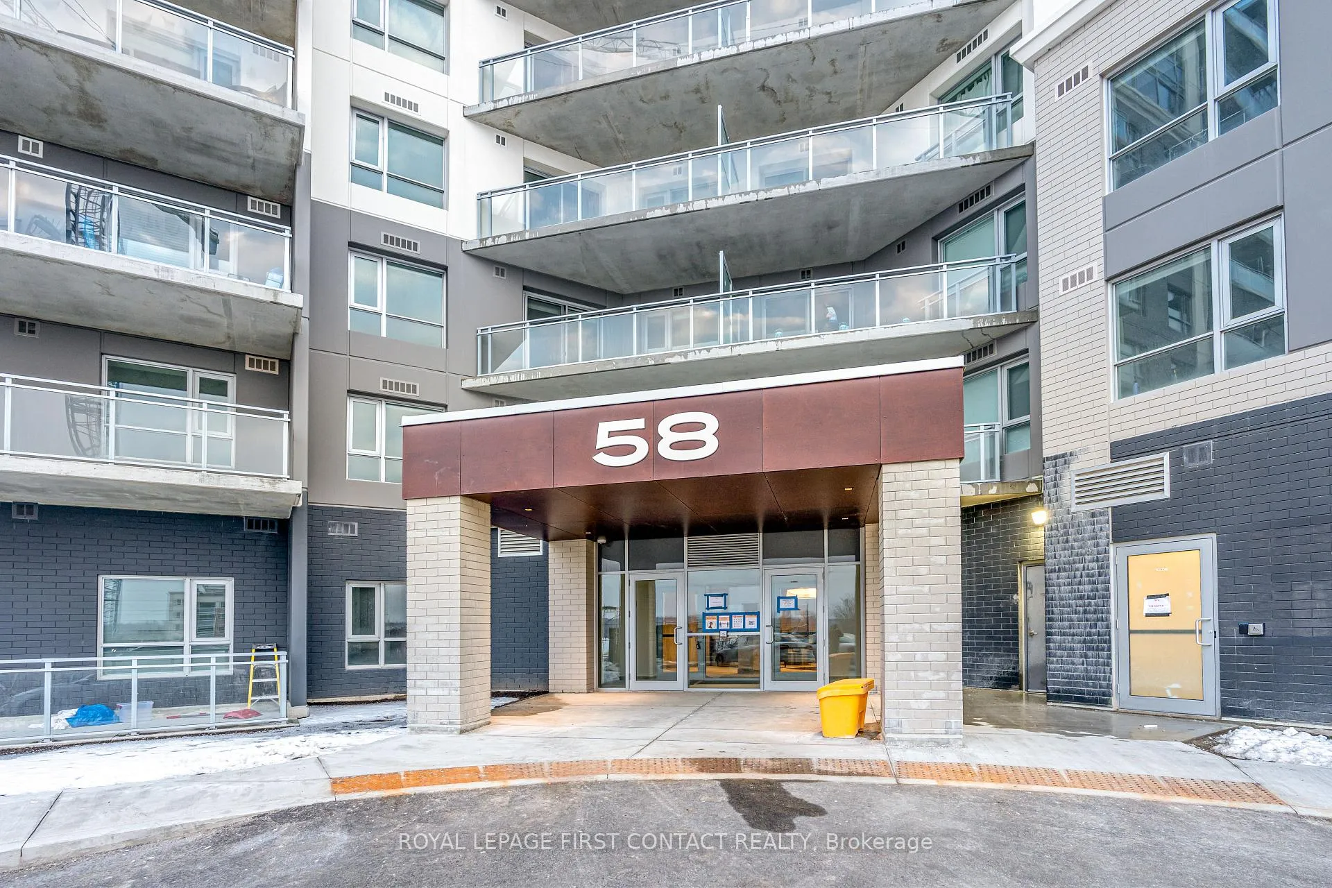 Photo 2 of Unit 106, 58 Lakeside Terrace, Barrie, Little Lake — HOMEH
