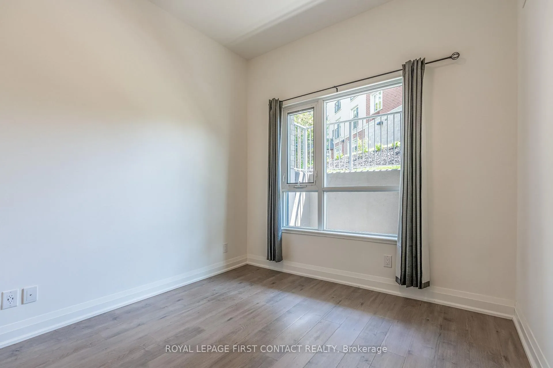 Photo 10 of Unit 106, 58 Lakeside Terrace, Barrie, Little Lake — HOMEH